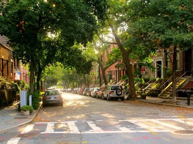 Moving in Brooklyn Heights on a Busy Schedule: Let Professionals Handle the Packing and Heavy Lifting