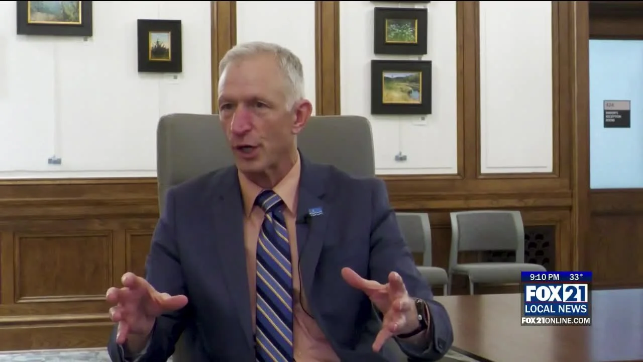 WEB PHOTO MAYOR BUDGET VOTE.jpg