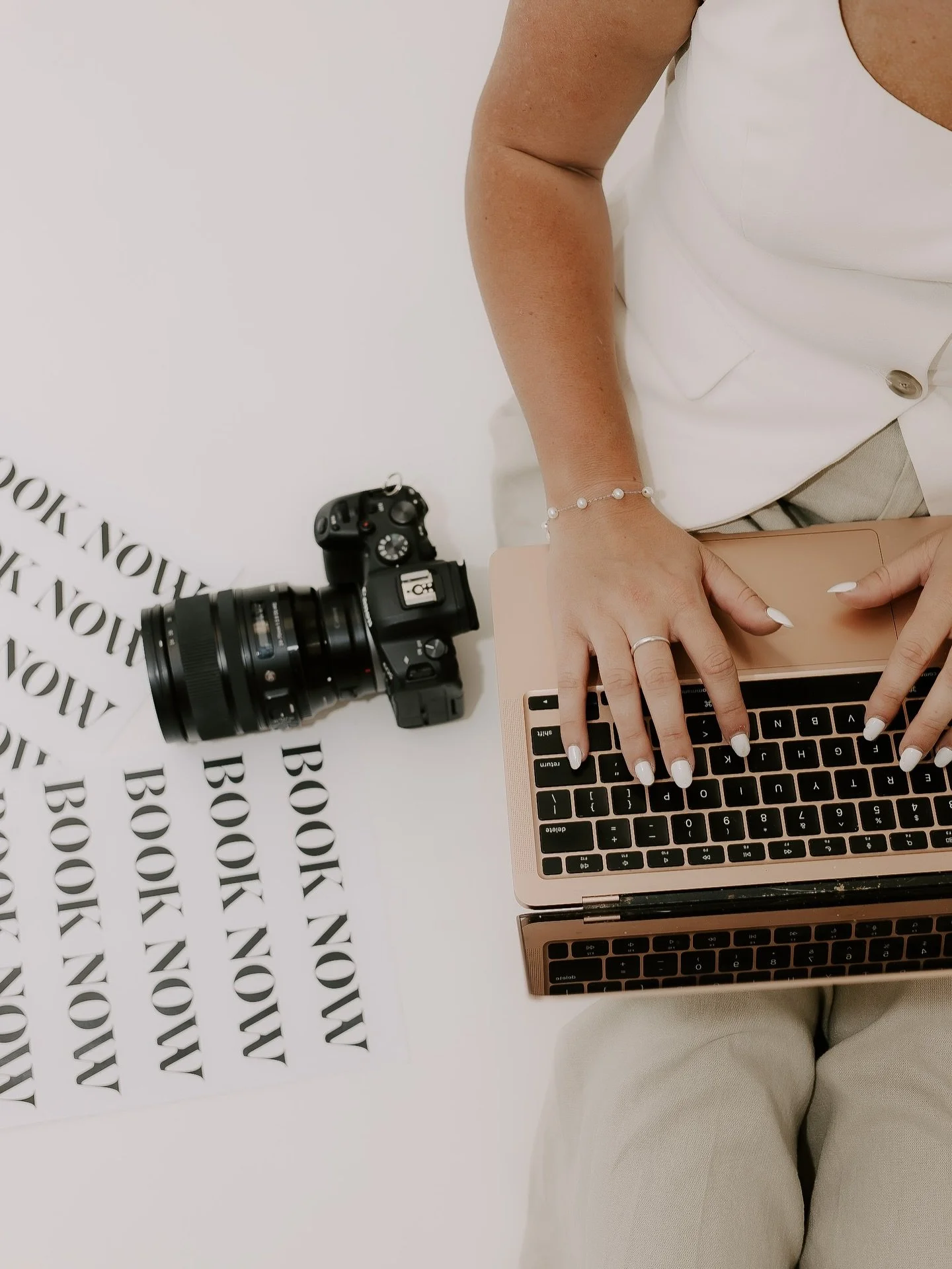 Hey, I&rsquo;m Emily &mdash; the face behind EMP! 🤍 
I know it is LONG overdue, but i thought I would introduce myself again! 
I am a Arizona valley wedding photographer! A big believer that love stories deserve to be told in a way that feels genuin