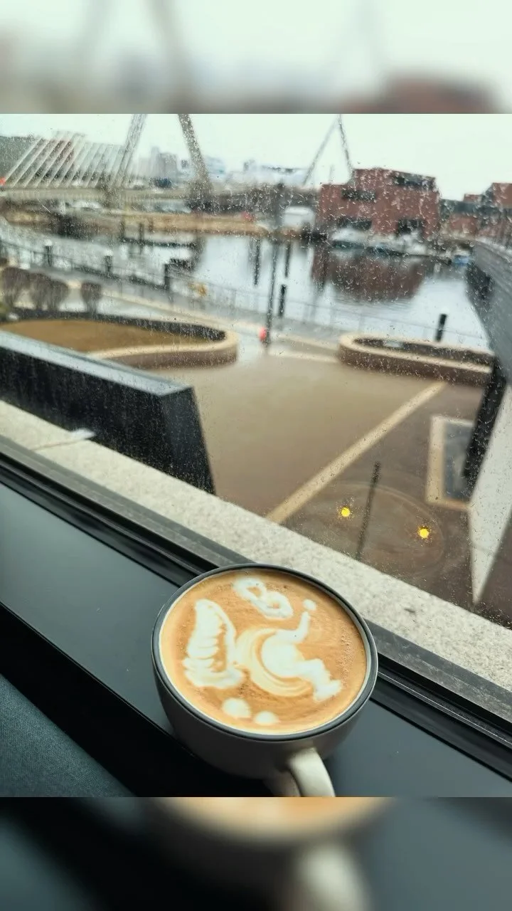 Squirrel 🐿️ latte art
#squirrel #latte #latteart #art #howtomake #coffee #coffeeshop #barista #consultation #business #baristatrainer #workshop #peakpresso #boston #ma #mass #massachusetts #usa