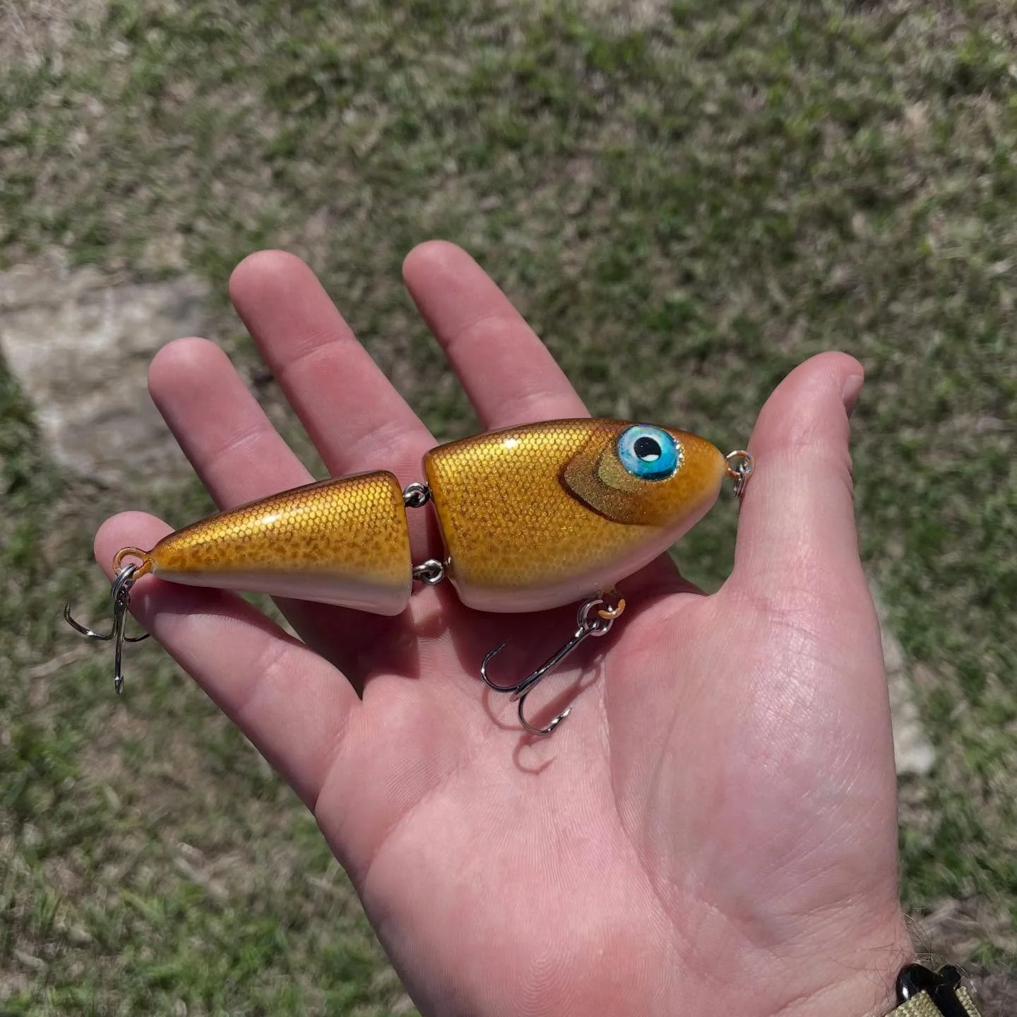 These three are painted using all the same colors but with different styles

#luremaking #baitmaker #fishing #woodworking