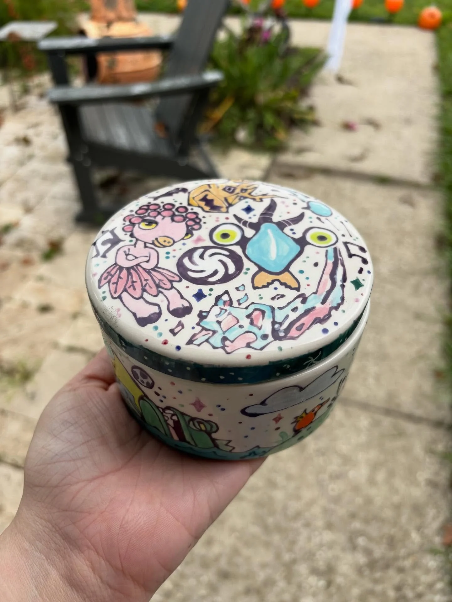My spore trinket box is done 🤩 
-
-
-
-
#art#drawing#painting#pottery#spore#maxis#electronicarts#space#game#fanart#potterypainting#ceramics