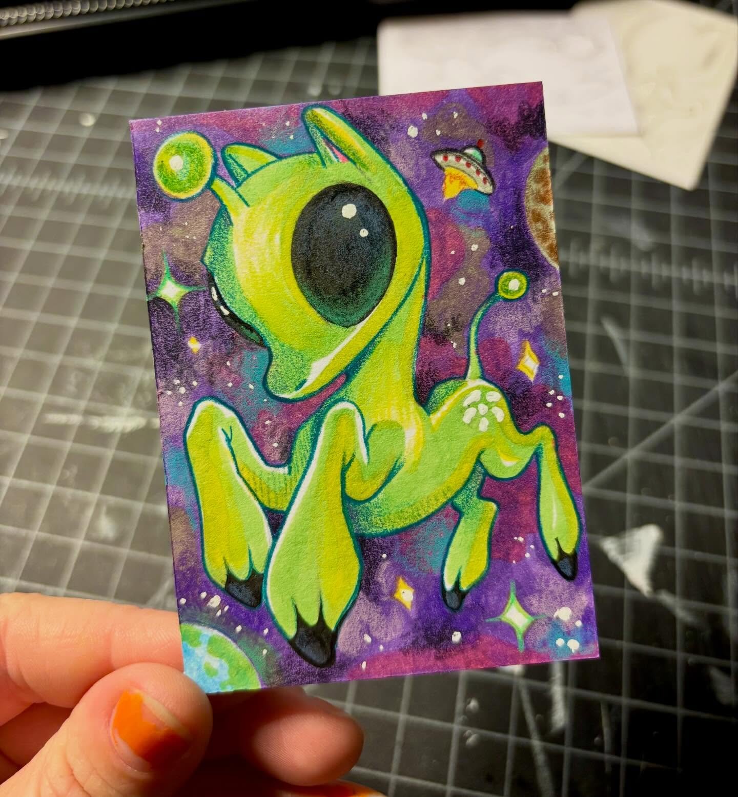 Caught the Flu, the migranes are hitting hard, so have some ponies with bulbous heads 
-
-
-
-
#art #illustration #alien #artisttradingcard