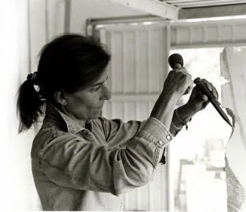 Sculptor Maria Leal da Costa