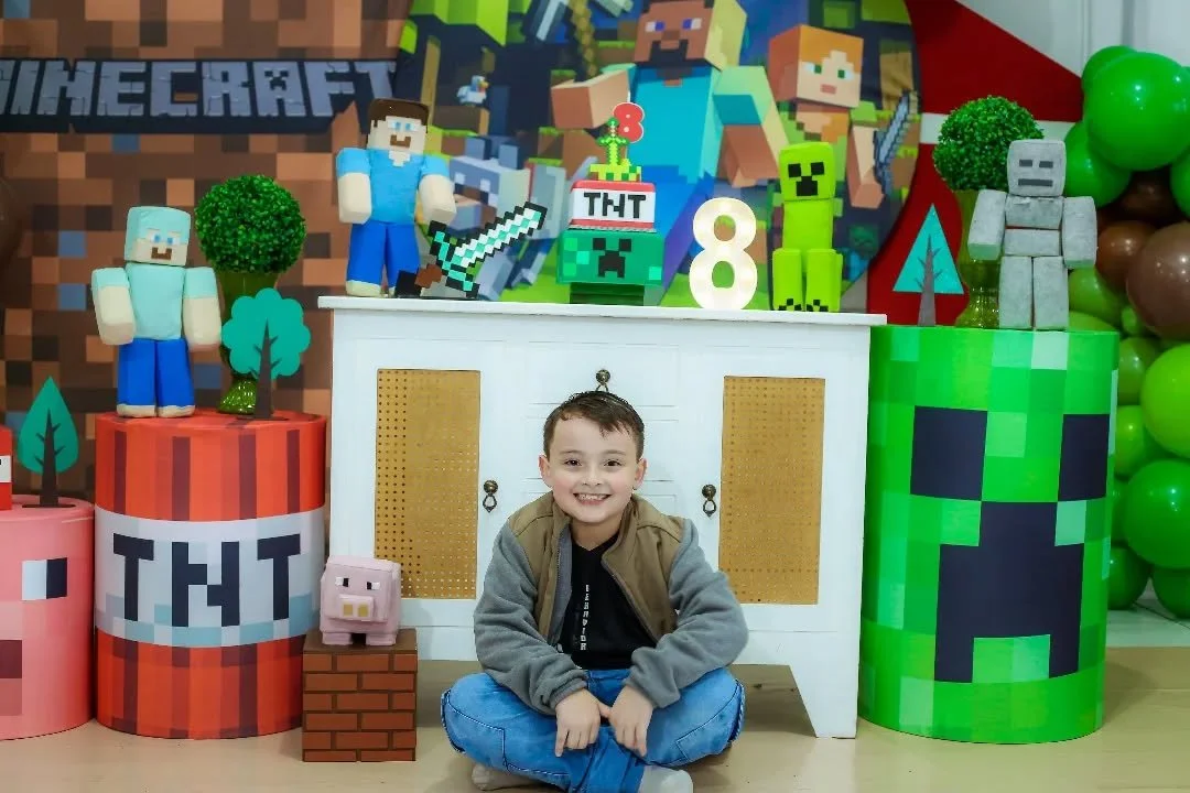 🎮🟩 Aniversário do Benhur – 8 anos no mundo do Minecraft! 🟫✨
Exploramos blocos de alegria, construímos momentos incríveis e criamos uma verdadeira aventura pixelada para comemorar os 8 anos do Benhur! 💚
Cada detalhe da