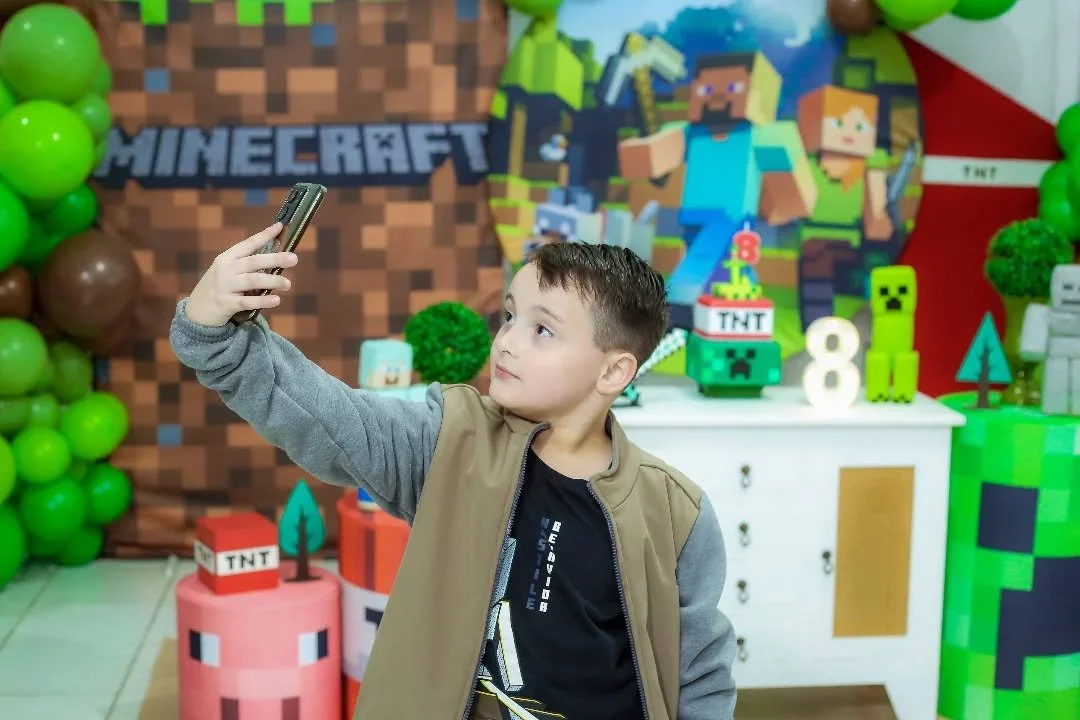 🎮🟩 Aniversário do Benhur – 8 anos no mundo do Minecraft! 🟫✨
Exploramos blocos de alegria, construímos momentos incríveis e criamos uma verdadeira aventura pixelada para comemorar os 8 anos do Benhur! 💚
Cada detalhe da