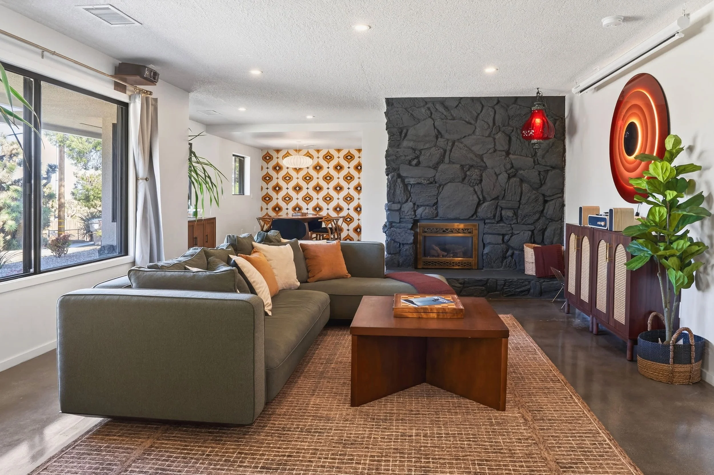 Desert Gold Dining 01.jpg