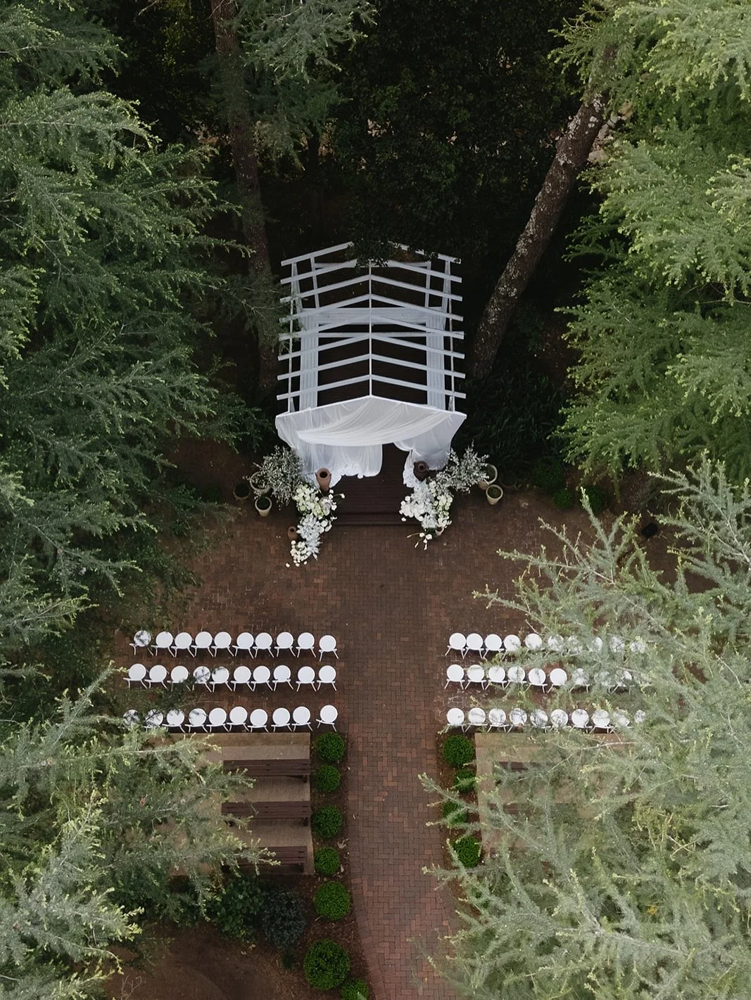 From Above 🤍
The Tree Cathedral @thelodgejamberoo all dressed up for a very beautiful day 

Photographer @sarbostudio 
Floral Design and Ceremony Concept @theflowerwonderer