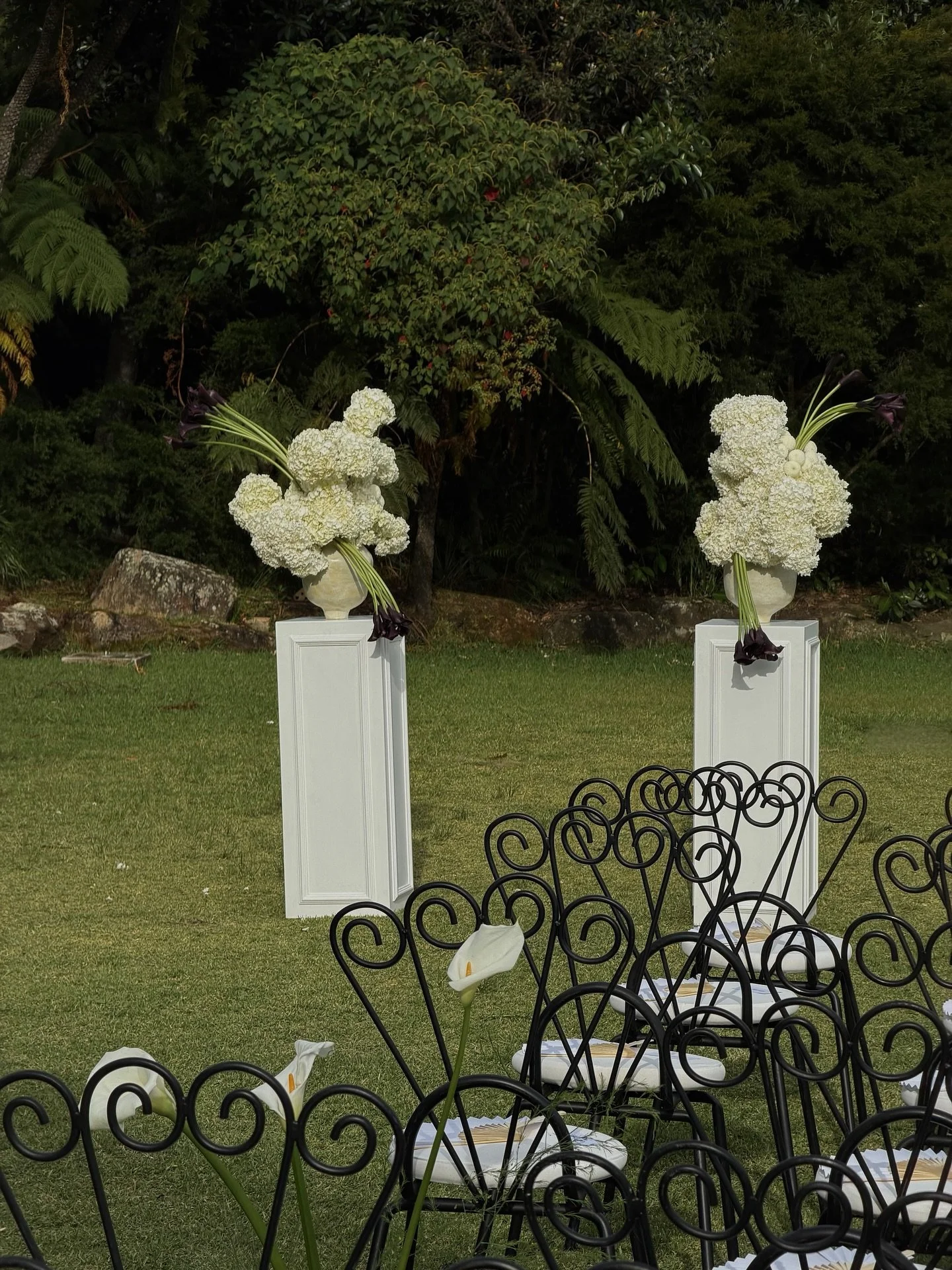 Shiryn +Nikolai 
When the ceremony features custom ceramic vases designed by the couples dear friend @alanacsb we knew it needed to be special.

This was a day of pure design JOY 

Vases @alanacsb