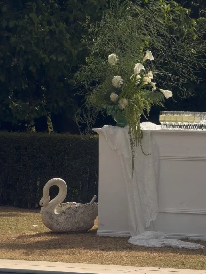 A glimpse inside Lani + Aaron&rsquo;s poolside  cocktail hour @somerleys.suttonforest Something softer, delicate and impossibly fun 🦢

#sydneyweddingflorist #somerleyhouseweddings #sydneyweddingstylist #southernhighlandsweddingflorist #theflowerwond