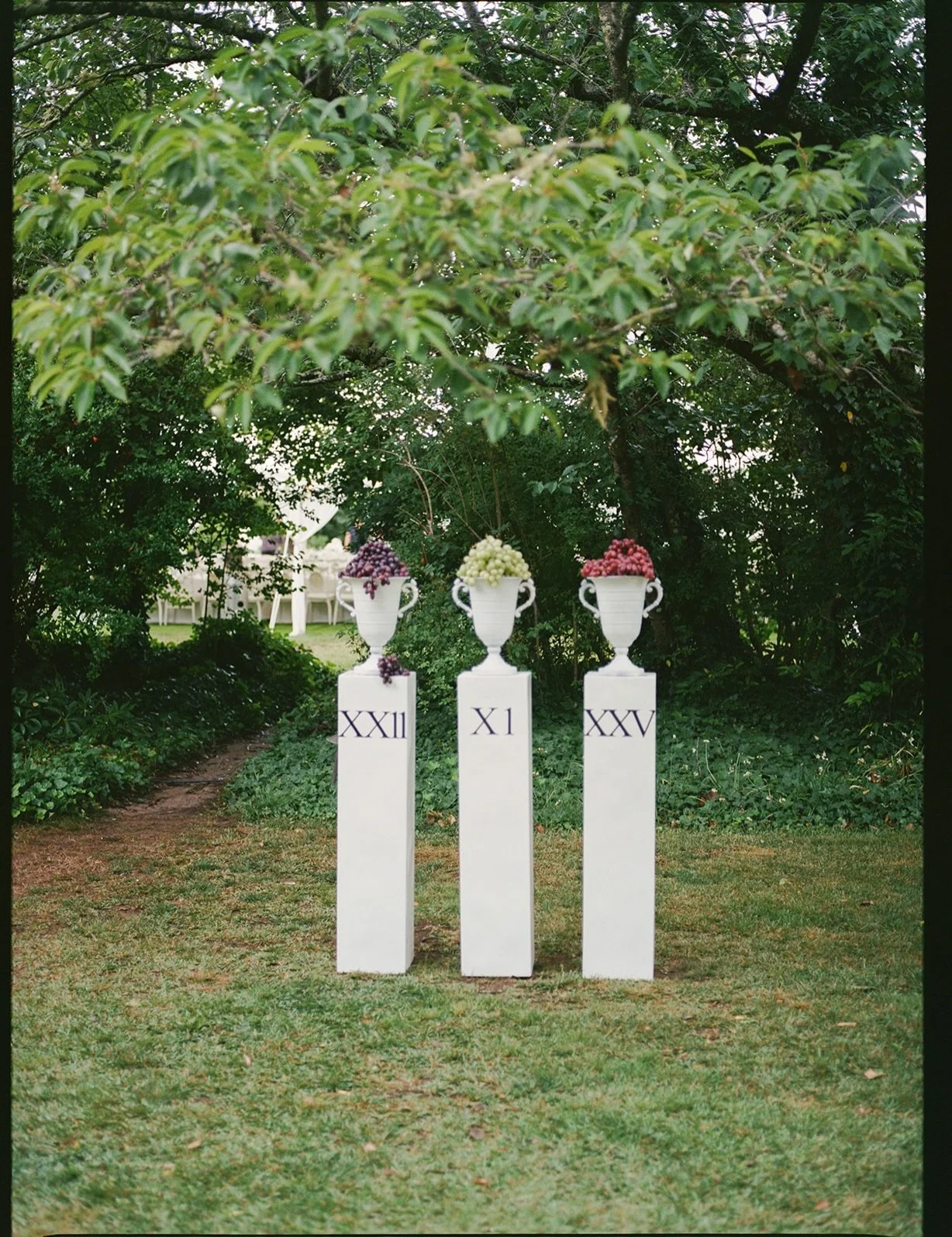 The Welcome Moment on film 

Amelia and Matt&rsquo;s stylish and playful take on the classic welcome sign. 

Photographer @tomcoburn_