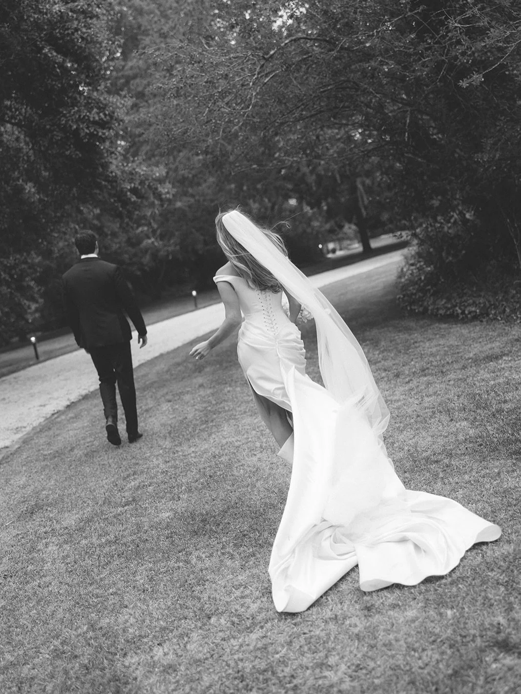 It&rsquo;s Wuthering Heights season and
we&rsquo;re all just living in it 🥀

Lani + Aaron 
Photographed by @dearfiore_photography 
Venue @somerleys.suttonforest