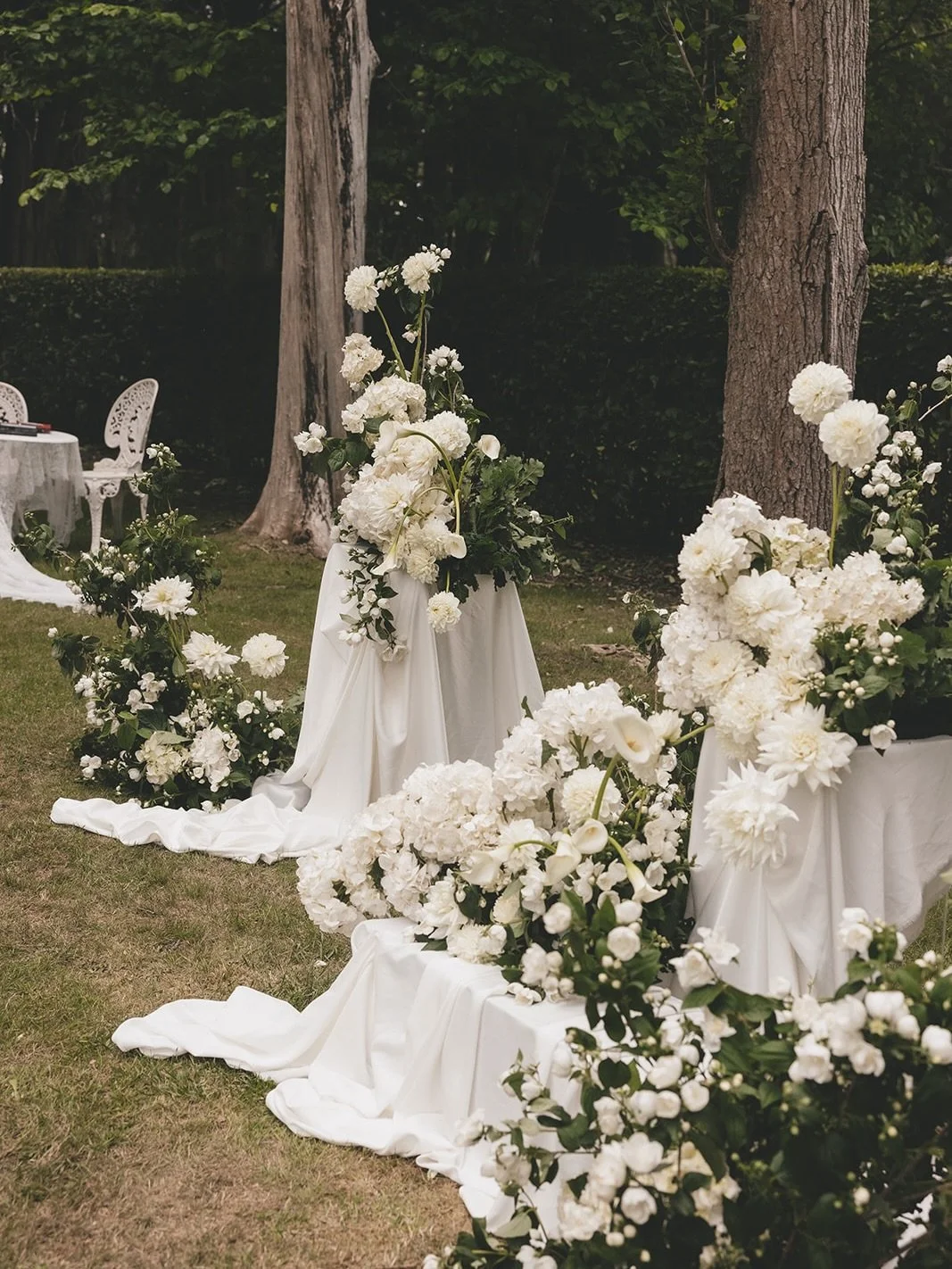 Lani and Aaron, A romantically draped floral ceremony amidst the woodlands. 
A moment that felt perfect for them. ✨

Photographer @dearfiore_photography 
Venue @somerleys.suttonforest