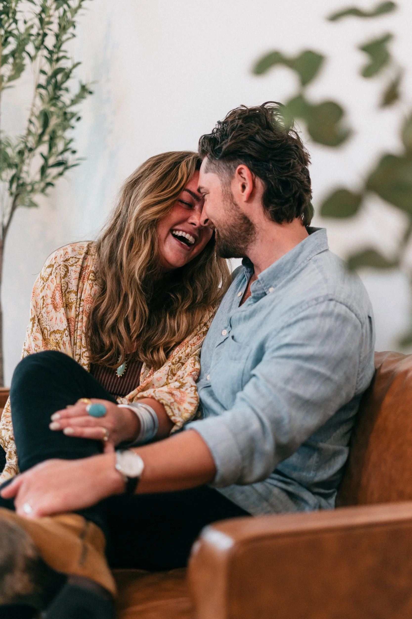 myrtle-beach-social-house-studio-couple-kissing-couch-carly thompson photography.jpg