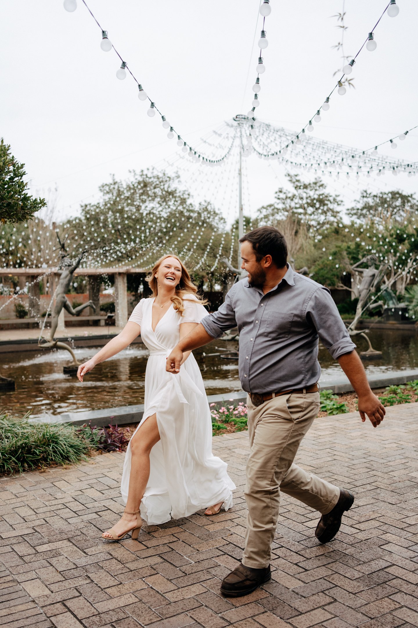 brookgreen-gardens-engagement-couple-running-candid-fountain-carly thompson photography.jpg