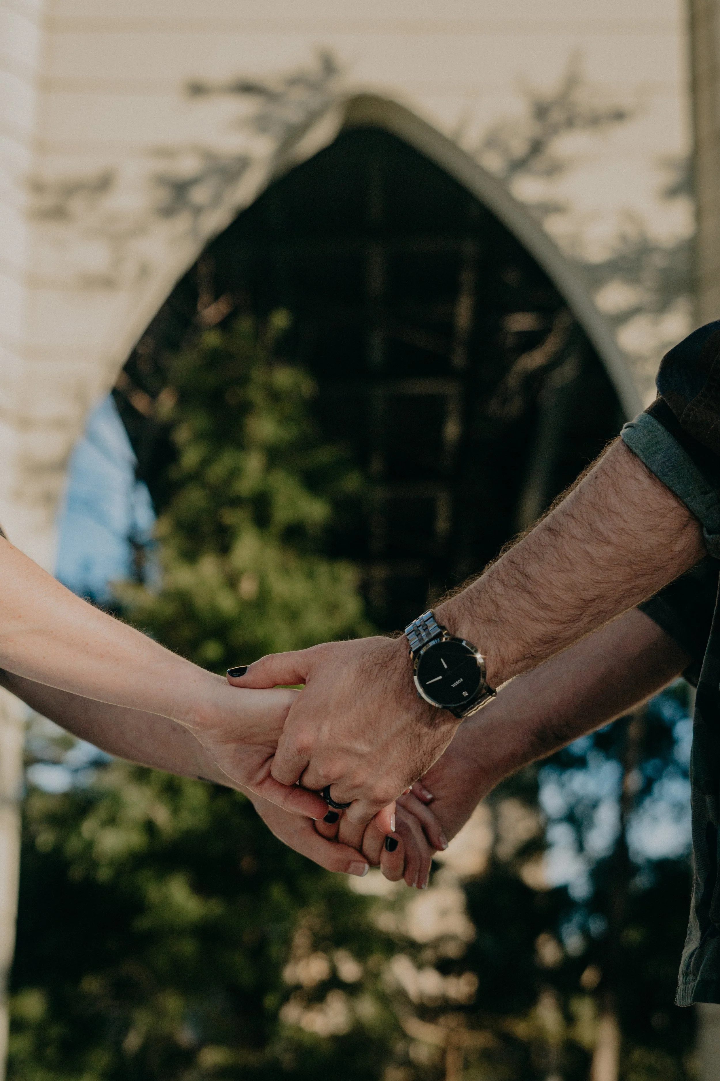 conway-south-carolina-riverwalk-engagement-photo-holding-hands-carly thompson photography.jpg
