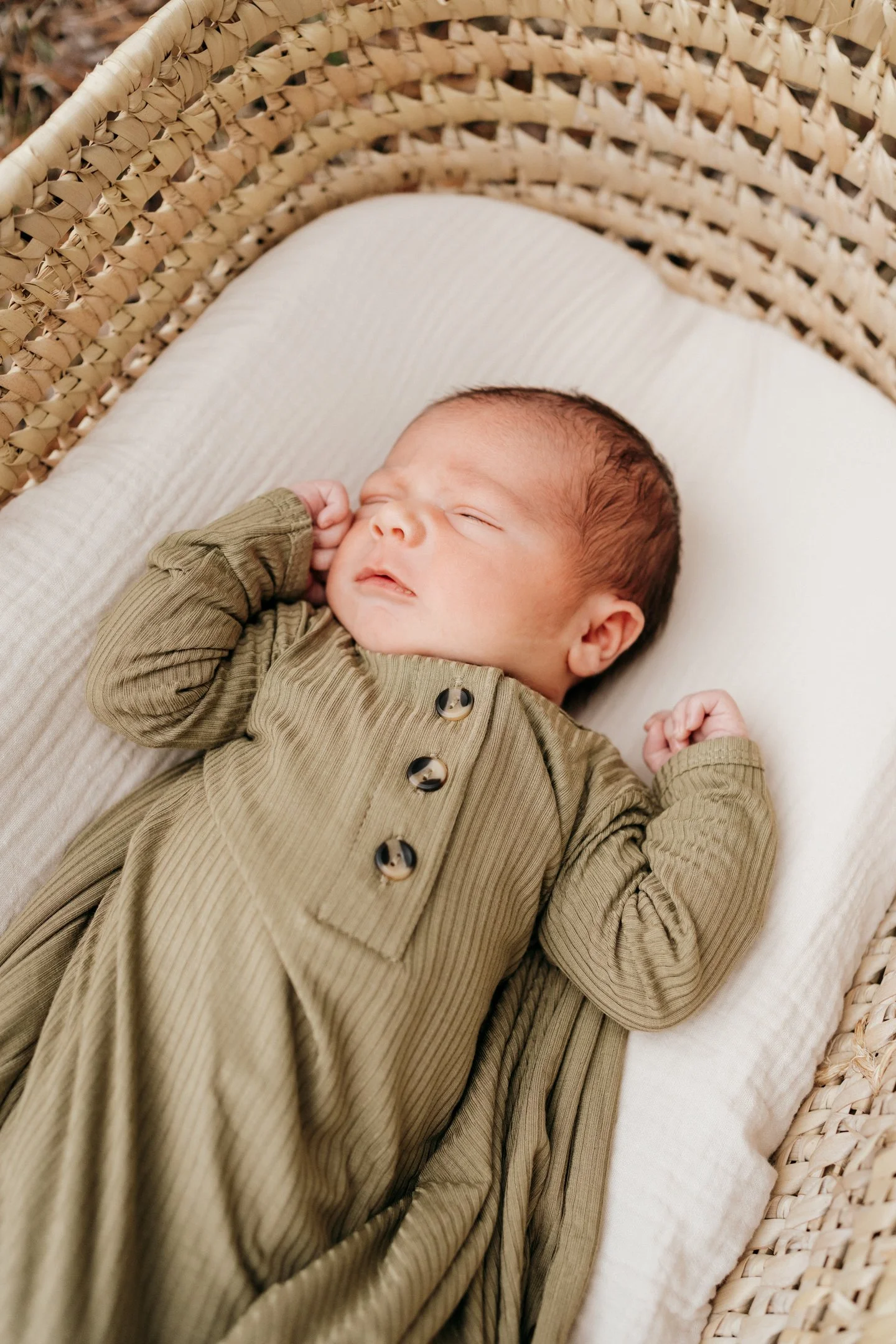 myrtle-beach-family-newborn-basket-carly thompson photography.jpg