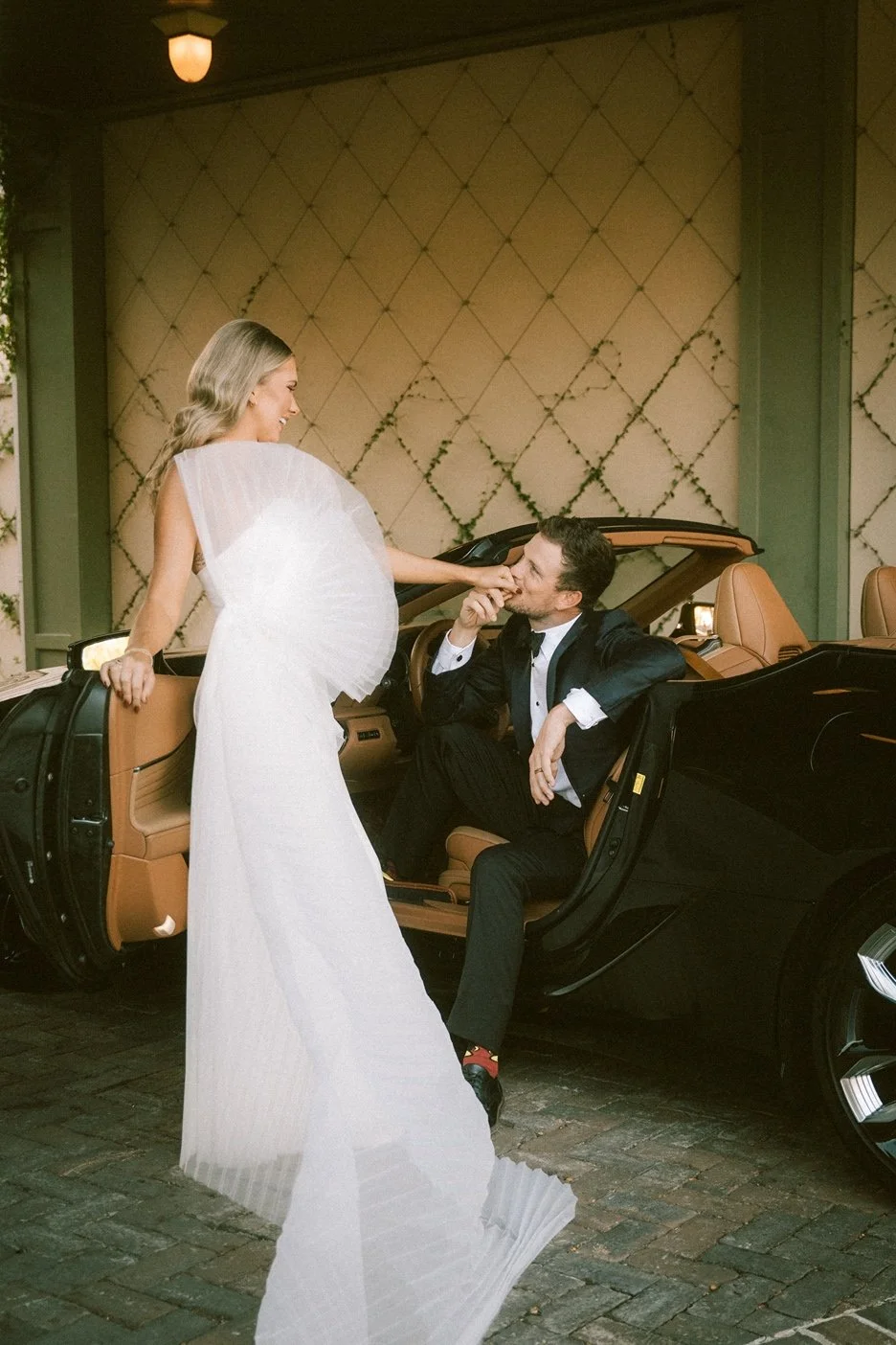 charleston-ryder-hotel-wedding-couple-leaving-getaway-car-carly thompson photography.jpg