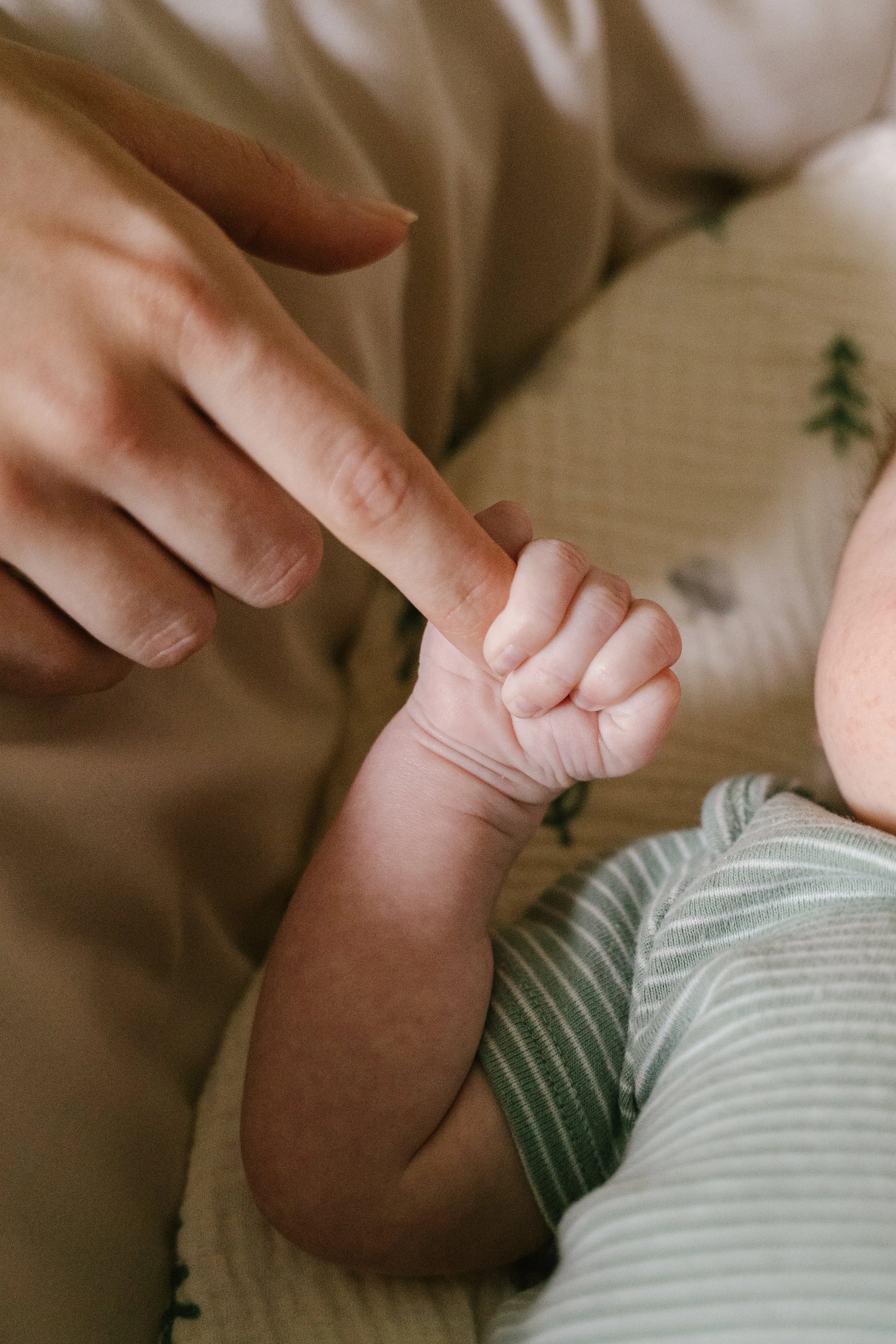 myrtle-beach-family-in-home-newborn-baby-holding-hand-carly thompson photography.jpg.jpg