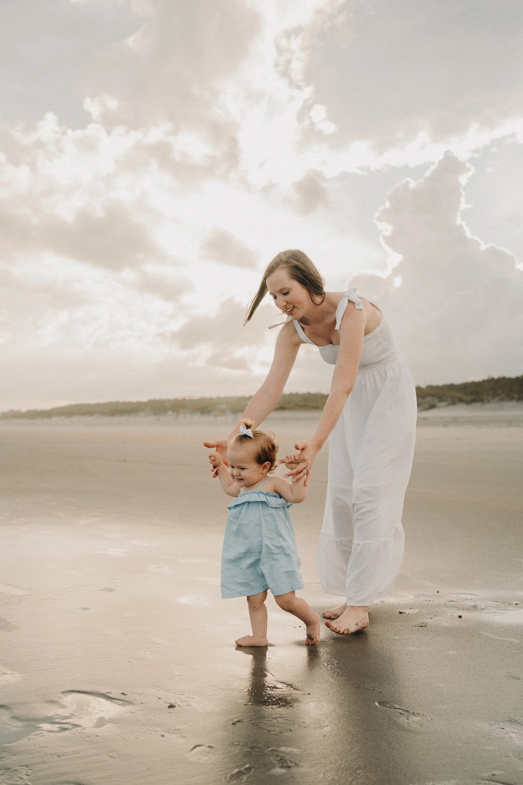 myrtle-beach-state-park-family-mother-daughter-walking-carly thompson photography.jpg