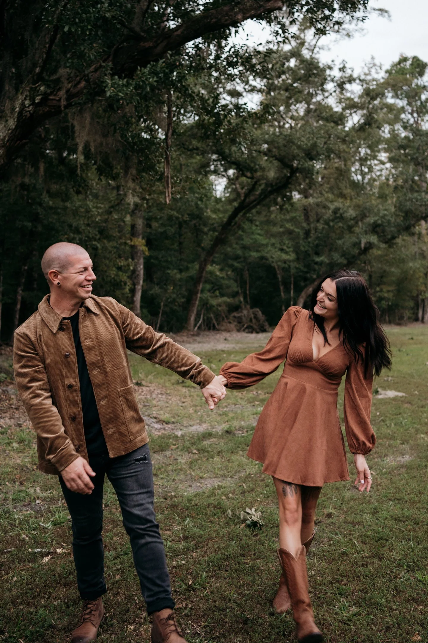 conway-south-carolina-engagement-fall-couple-holding-hands-carly thompson photography.jpg