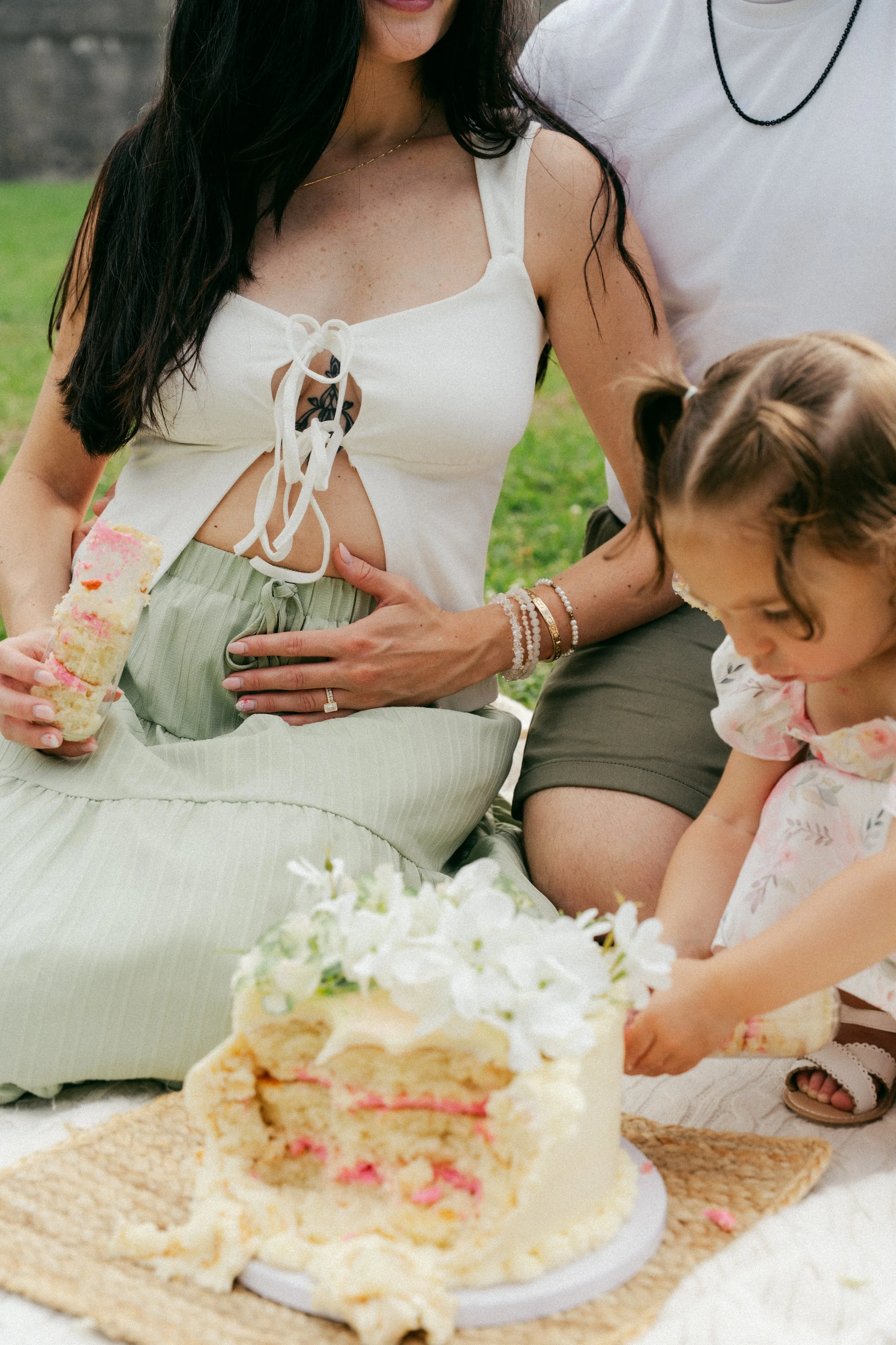 myrtle-beach-huntington-state-park-family-gender-reveal-cake-girl-maternity-carly thompson photography.jpg