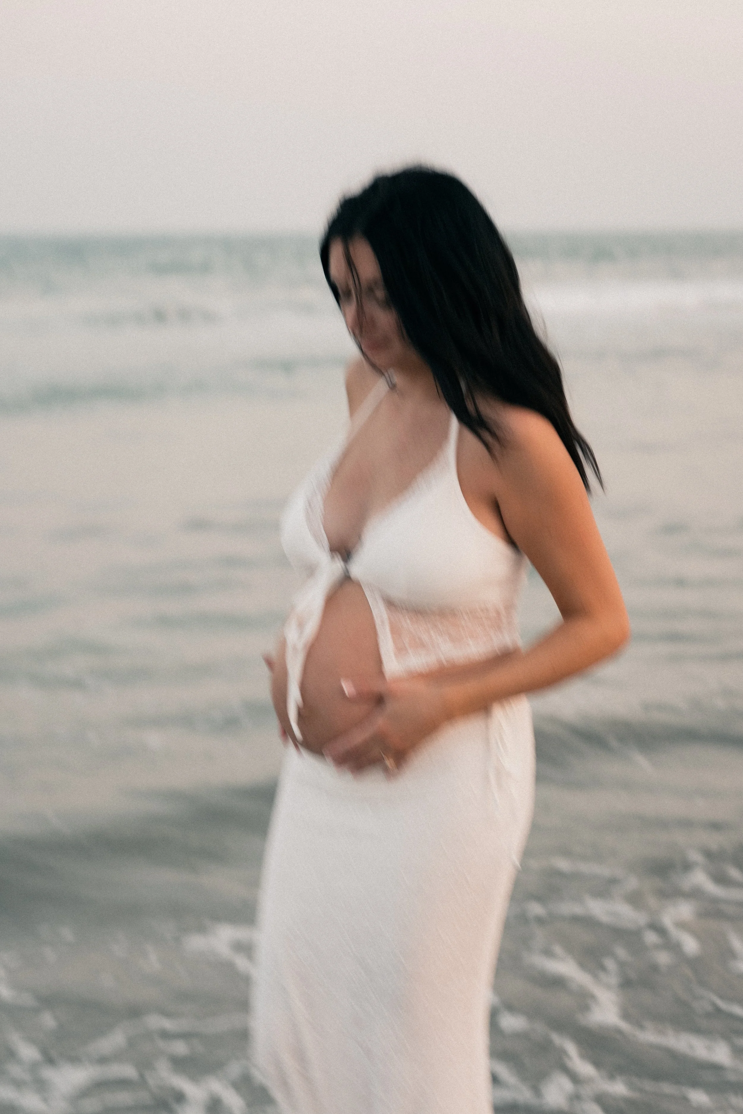 myrtle-beach-state-park-maternity-motion-blur-ocean-carly thompson photography.jpg