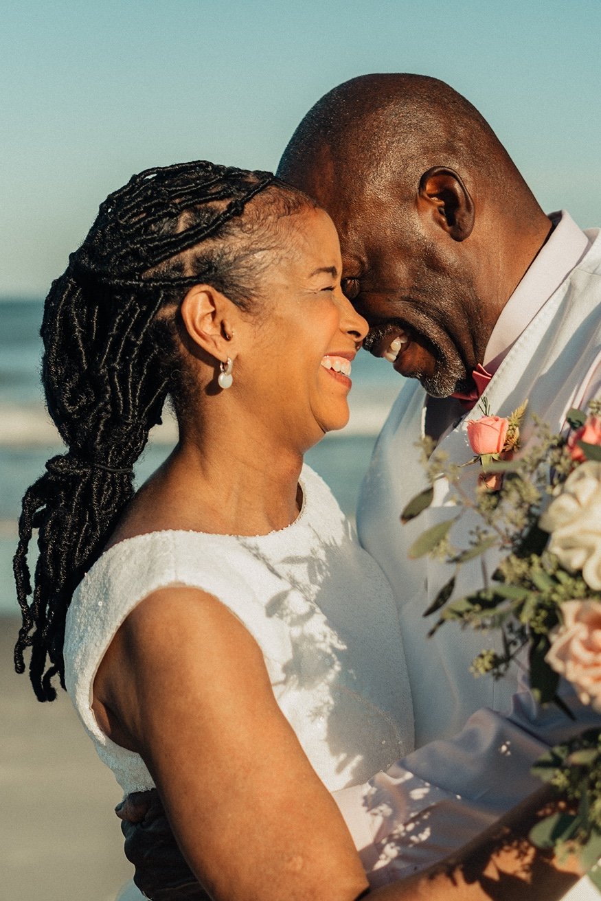 myrtle-beach-wedding-couple-smiling-laughing-carly thompson photography.jpg
