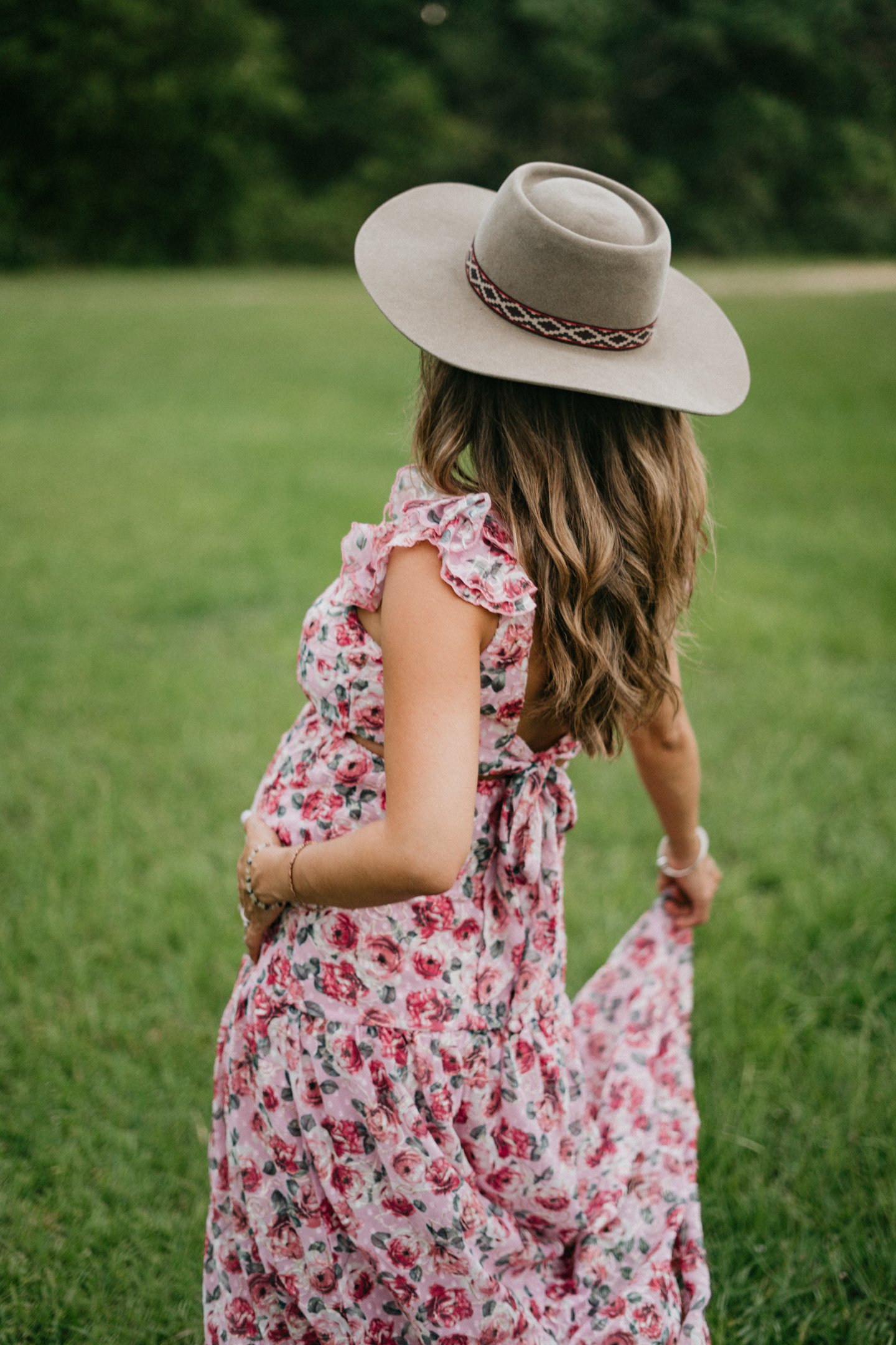myrtle-beach-huntington-state-park-maternity-floral-dress-hat-carly thompson photography.jpg