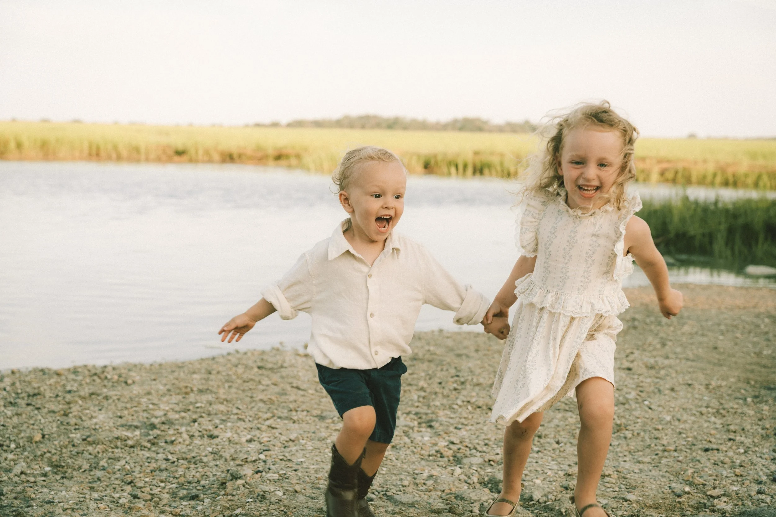 murrells-inlet-family-marsh-children-running-carly thompson photography.jpg