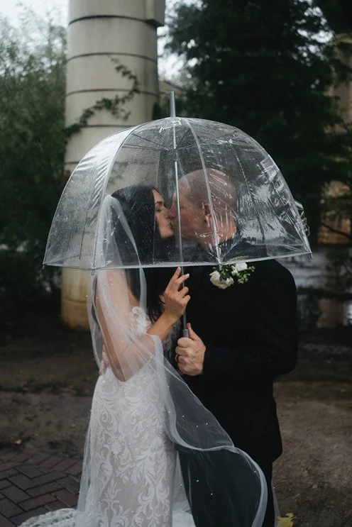 peanut-warehouse-conway-sc-wedding-couple-kissing-under-umbrella-carly thompson photography.jpg