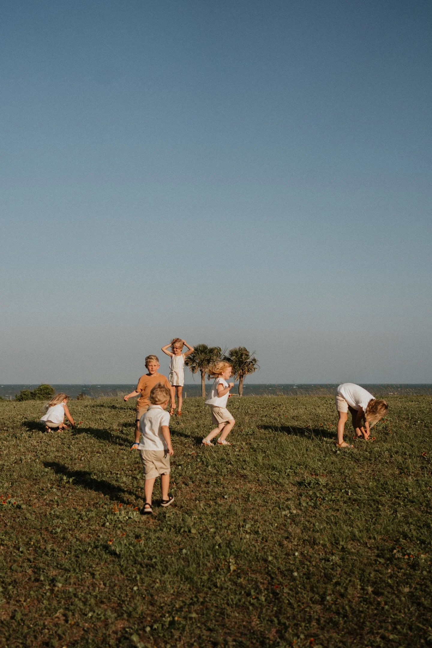 myrtle-beach-state-park-family-children-running-field-carly thompson photography.jpg