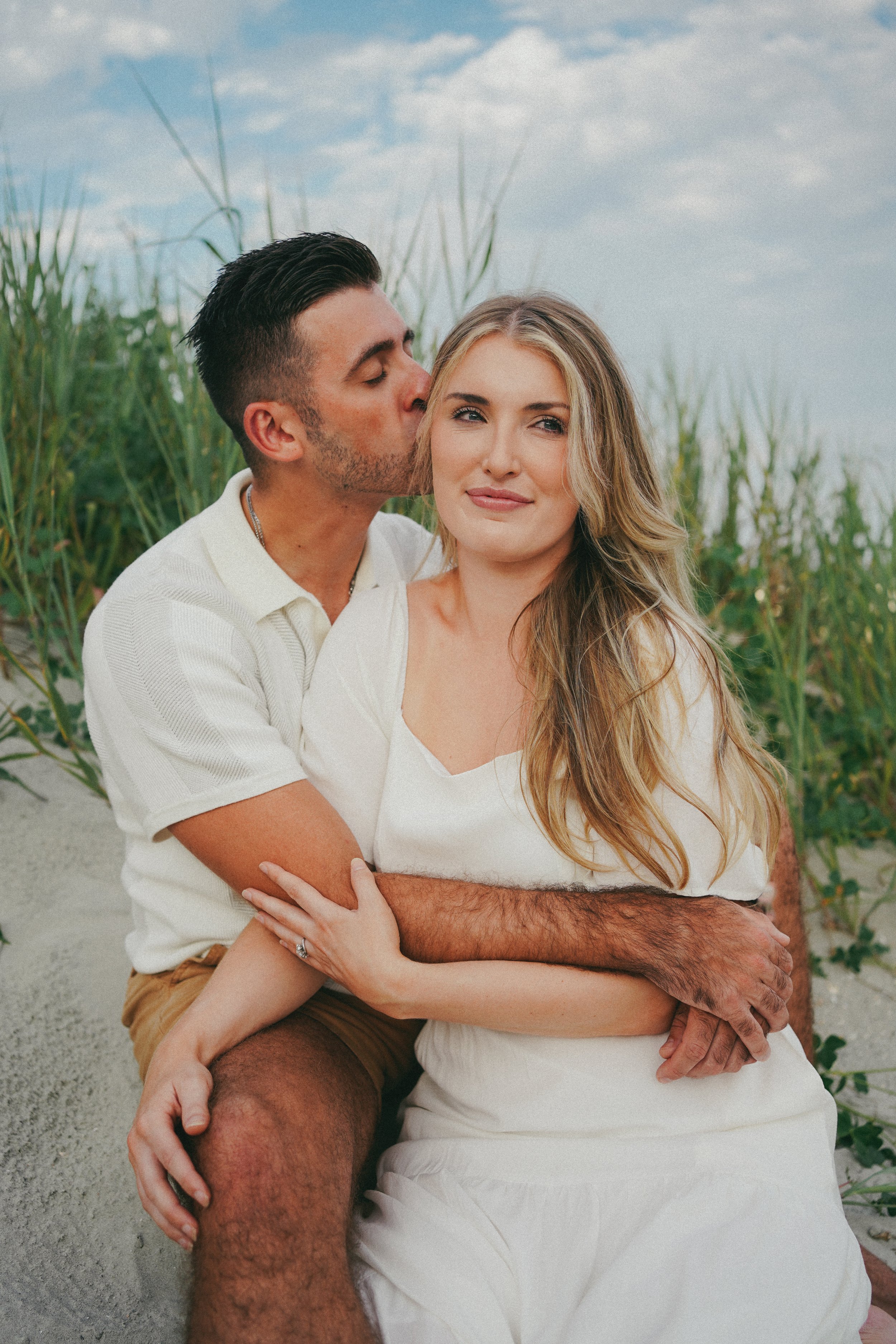 myrtle-beach-engagement-hugging-carly thompson photography.jpg