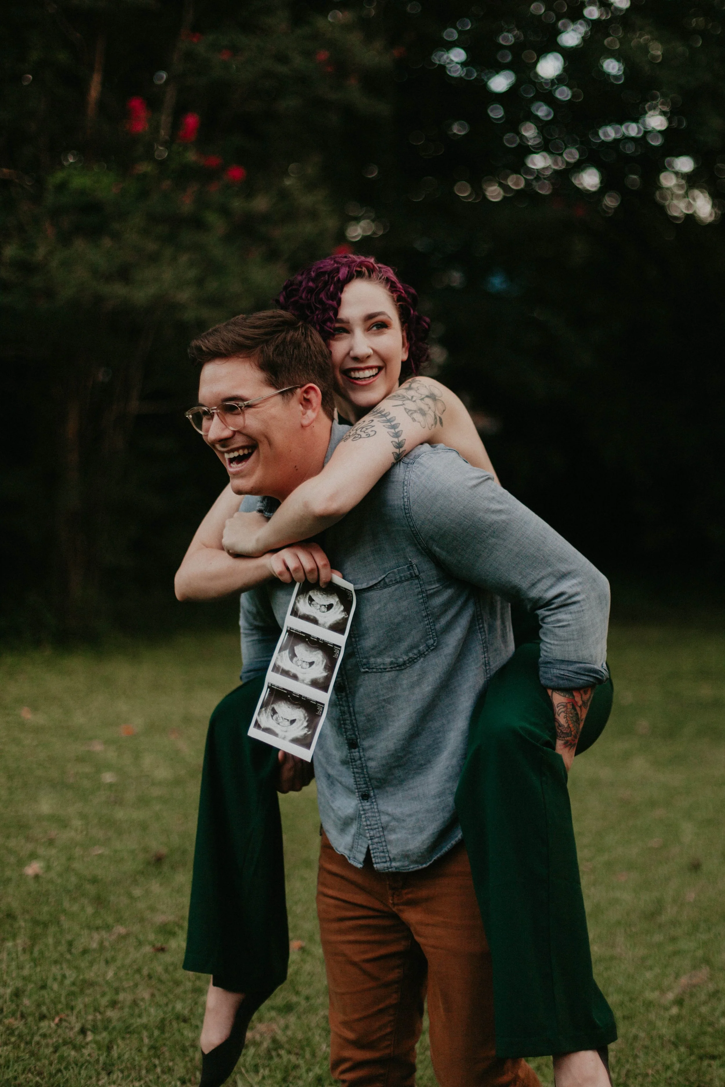 conway-south-carolina-pregnancy-announcement-ultrasound-piggyback-carly thompson photography.jpg