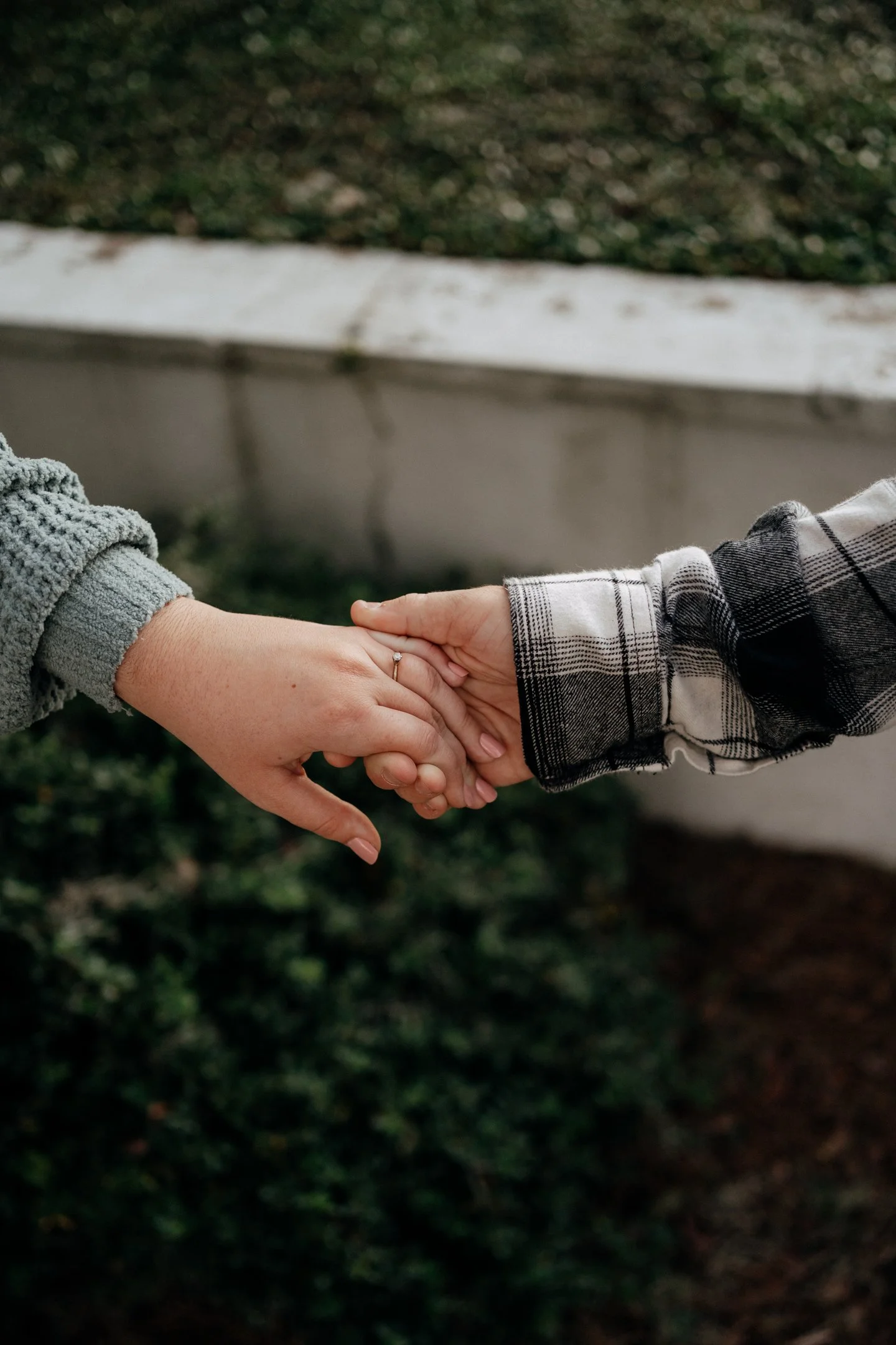 conway-south-carolina-engagement-couple-golden-hour-holding-hands-carly thompson photography.jpg
