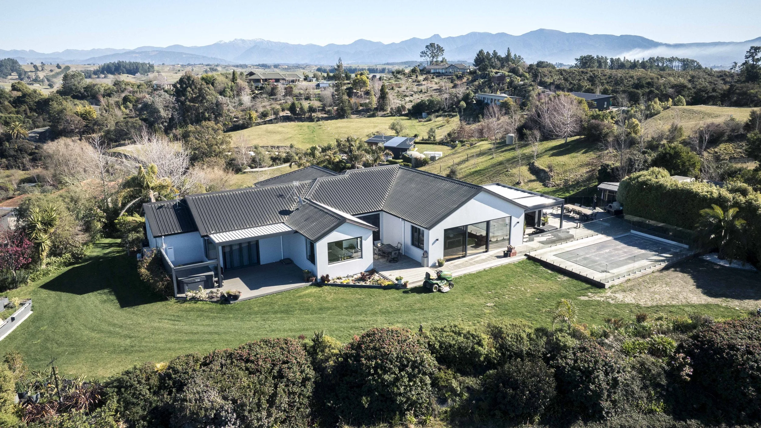 Brooks View: Elevated Living in the Heart of Tasman