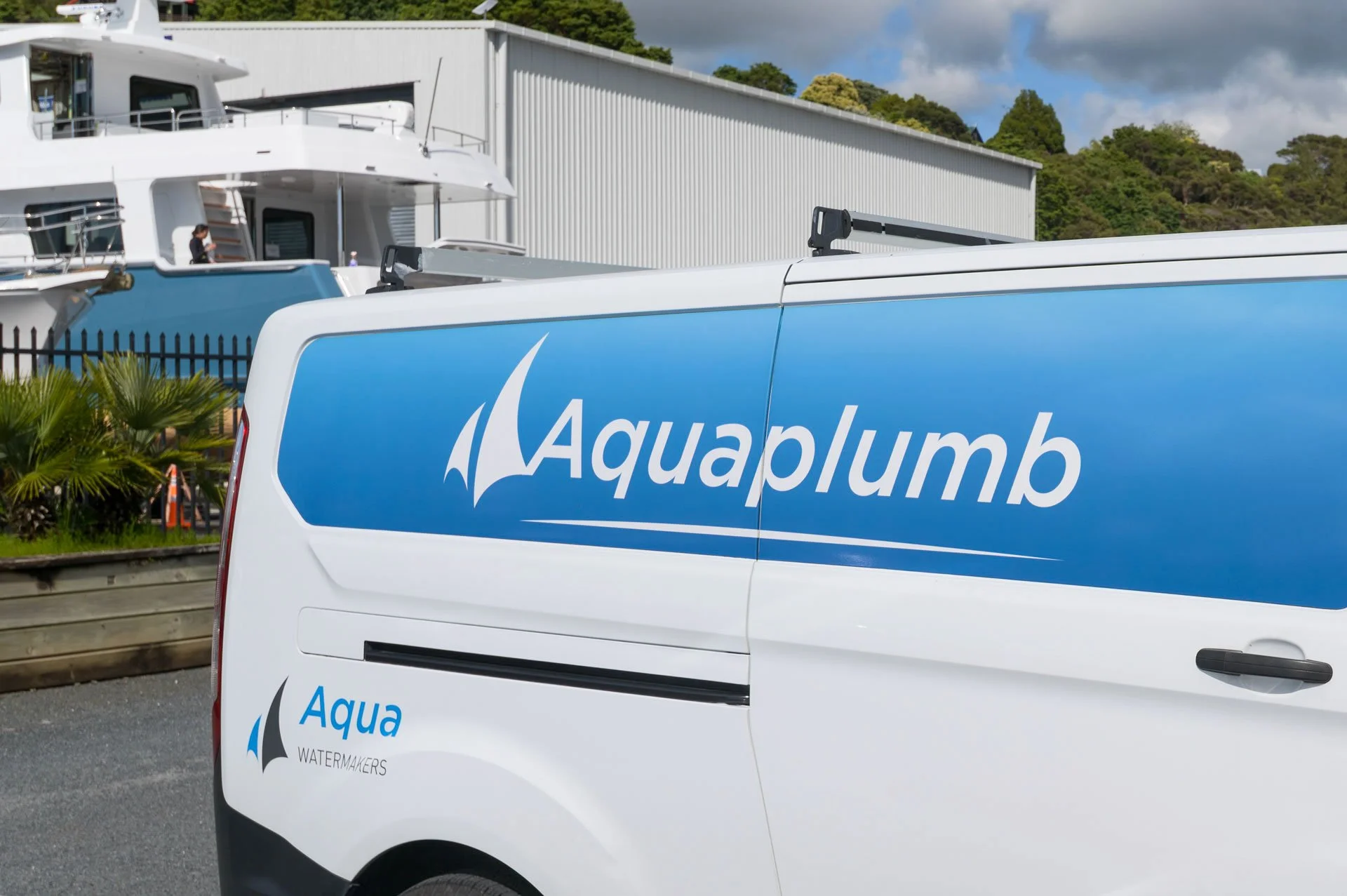 Aquaplumb van