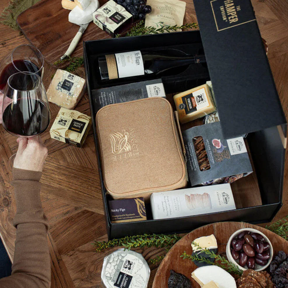 the-complete-cheeseboard-hamper-with-shiraz-image4_707f-1_5040d5ed-02c2-43d9-94c3-eec6a660dc38.webp