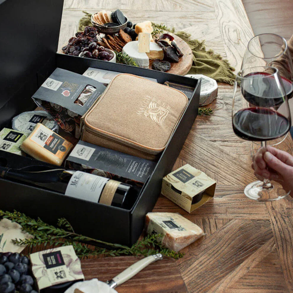 the-complete-cheeseboard-hamper-with-shiraz-image5_707f-1_cc9ec426-5802-4c3d-8b86-cda4a336c9d7.webp