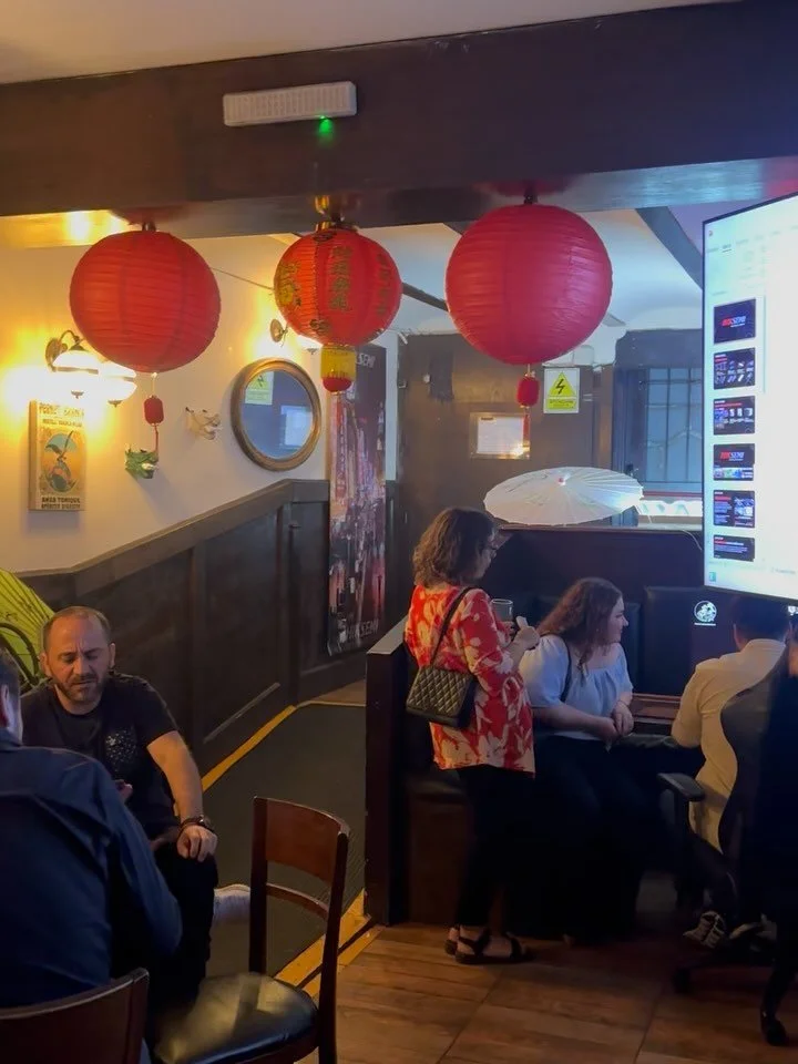 Casa completa con bar propio. Perfecto para eventos corporativos o sociales. Conferencias, cumples, aniversarios, team building y mucho m&aacute;s. Cocina profesional, catering, teles grandes Smart, internet high speed, parrilla, y spa room. Espacio 