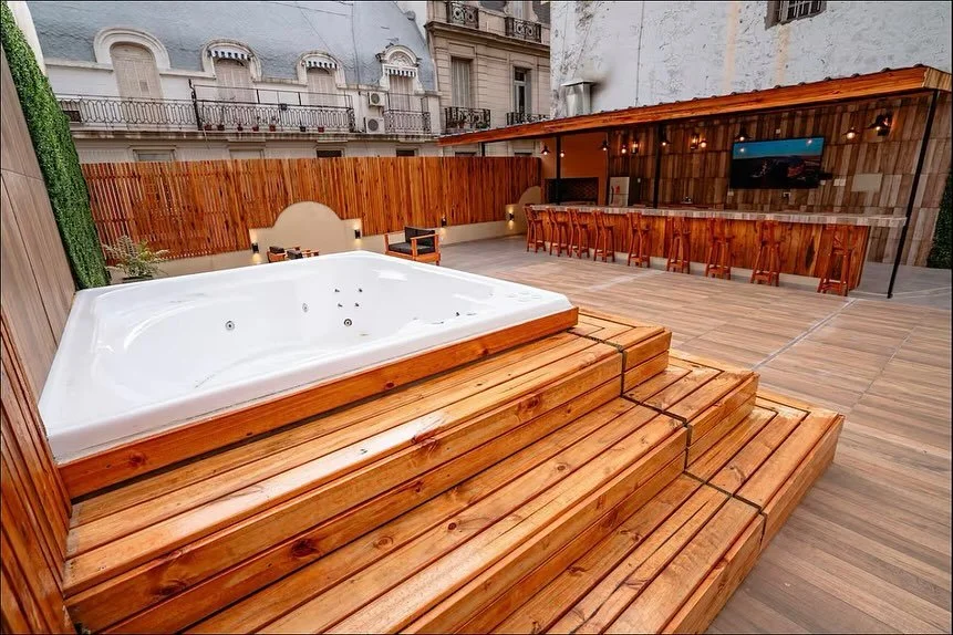 6 bedroom Palace with rooftop! Jacuzzi and grill! Link in bio. #airbnb #buenosaires #casastemporada #casaalquiler #airbnbbuenosaires #terraza #vacacionesbuenosaires