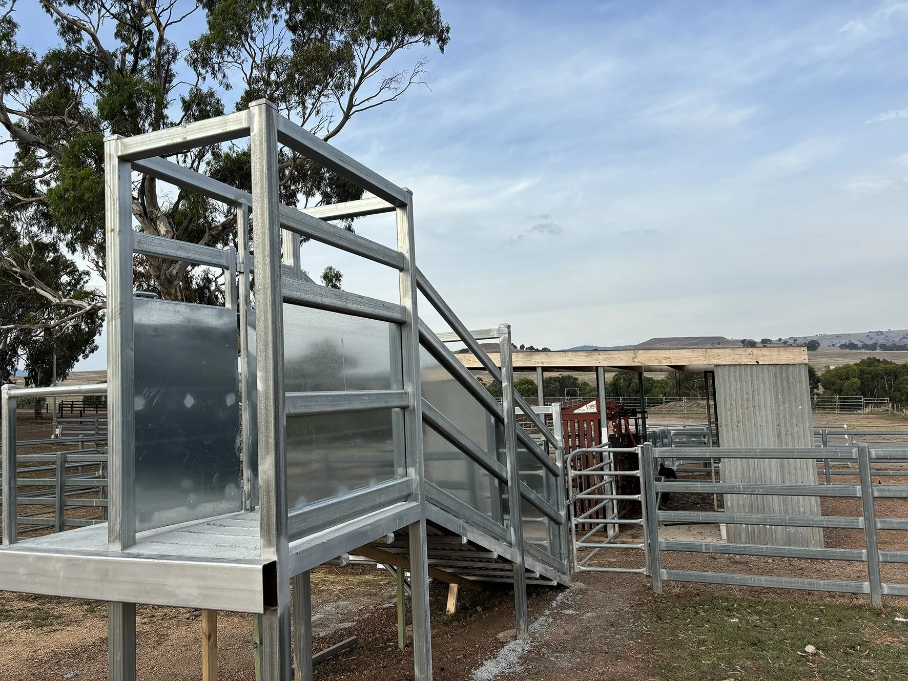 CATTLE RAMPS & YARDS