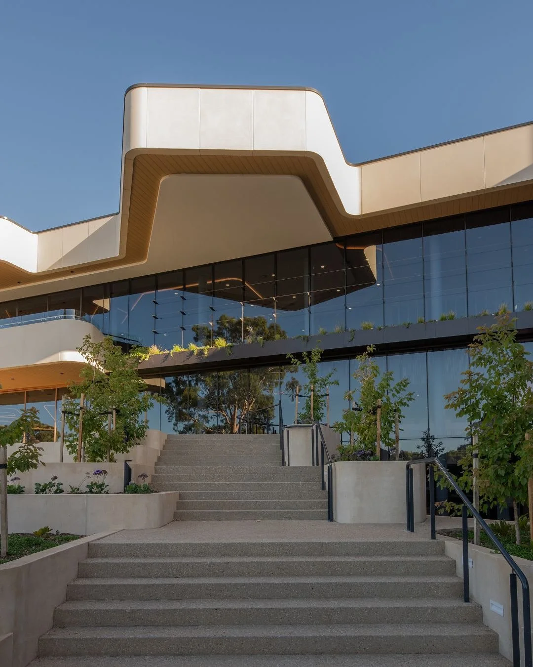 Looking back at our Scotch College project - Approximately 1,000m&sup2; of exposed agg conc pavement. 
With integrated stairs and detailed in-situ work throughout. 
▪️ 500lm of in-situ trowelled terrace, and sunken planters, lightly sand blasted. 
▪️