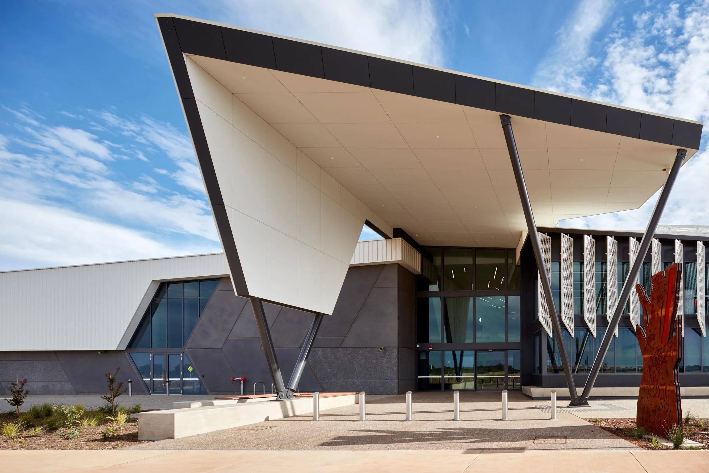 Looking back at the Angle Vale Project.
One of our biggest projects to date in both scope and cost and one we&rsquo;re proud to have delivered.
▪️ Approx. 15,000m&sup2; of concrete paths ▪️ Approx. 600lm of terracing and in-situ walls
A solid effort 