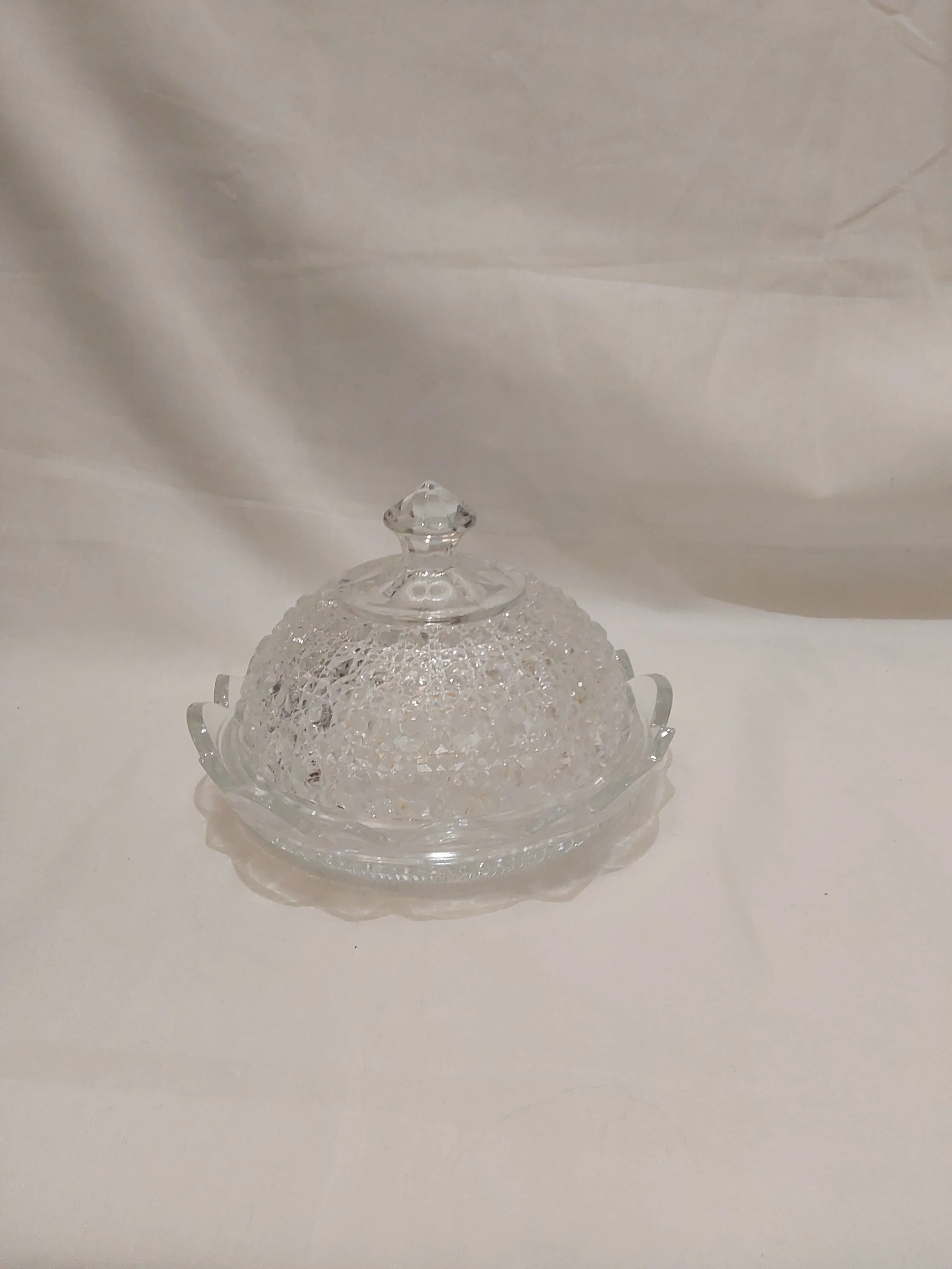 Kristallinen tarjoiluastia