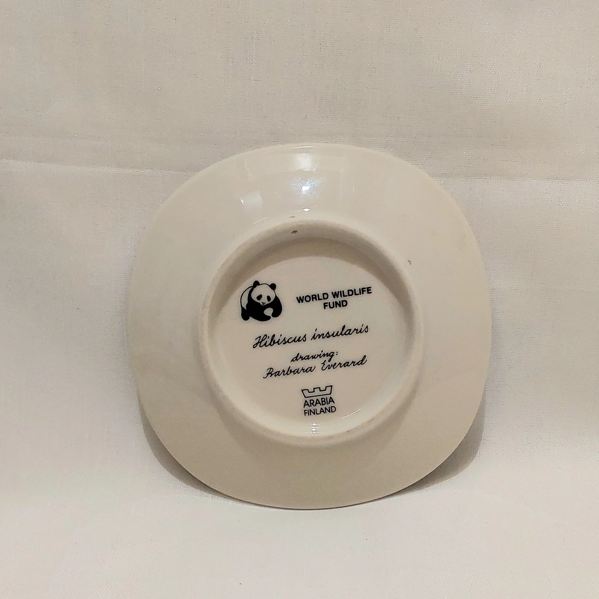 Arabia, WWF Hibiscus insularis seinälautanen