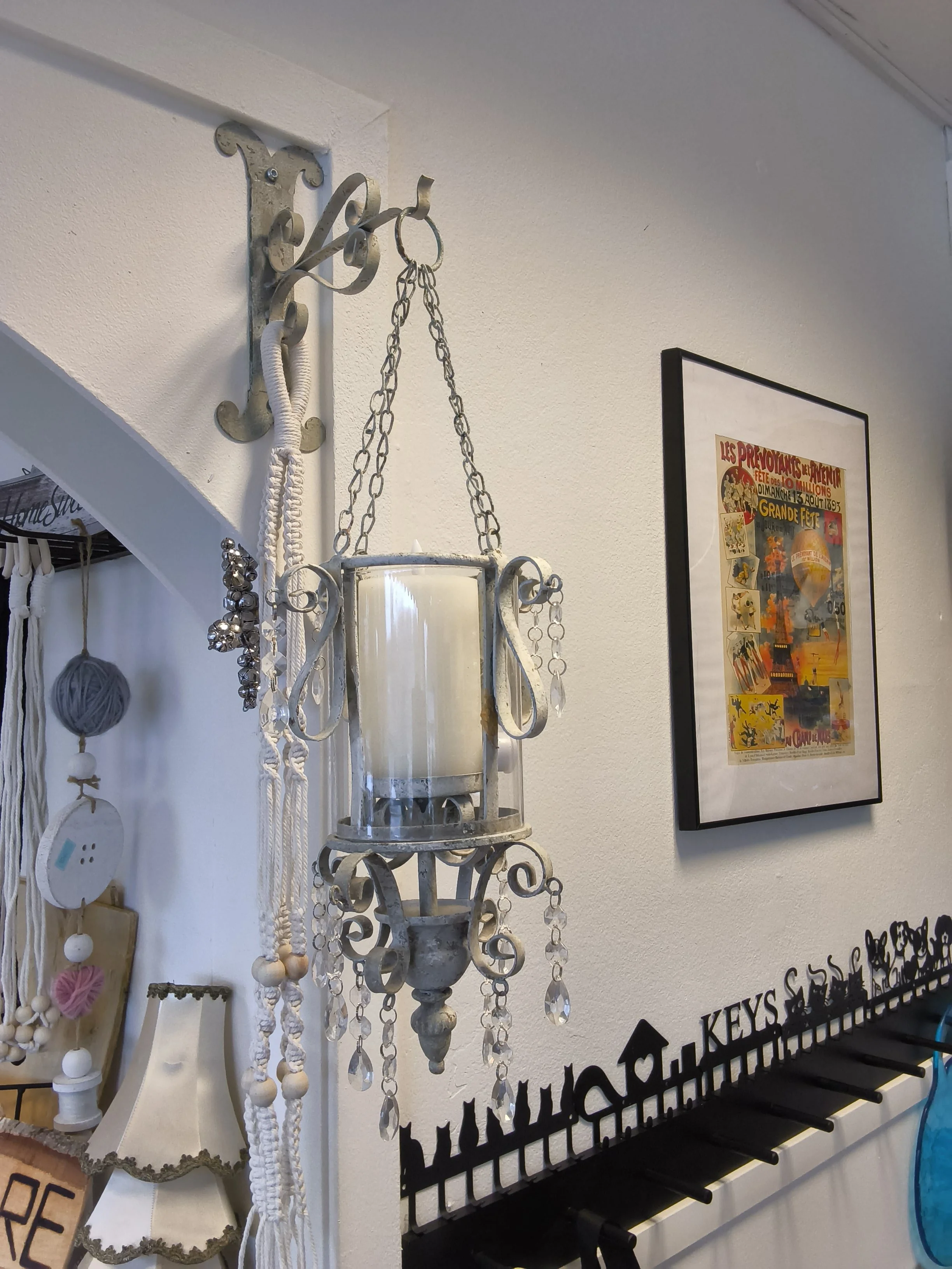 Seinään kiinnitettävä kynttilälyhty