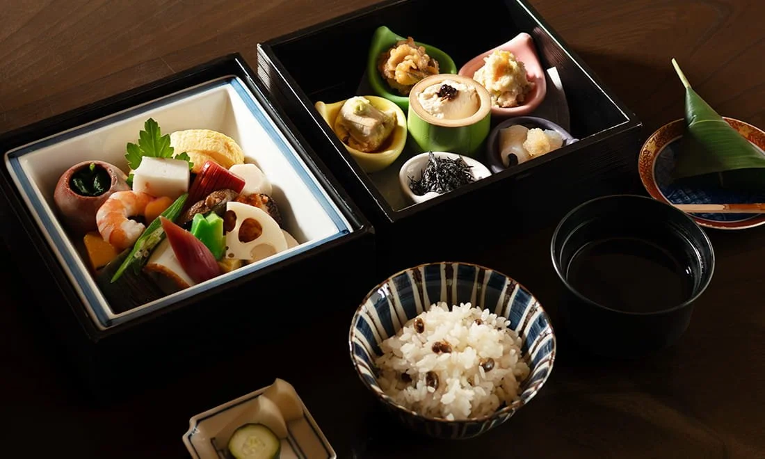 2-Tiered Jubako: 1,980 yen (Weekdays Only)