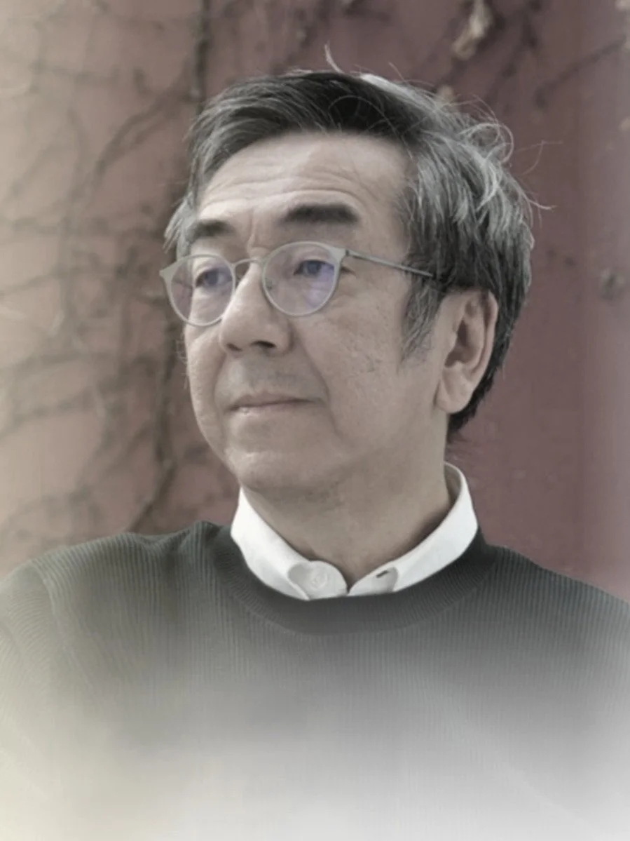 Chip Tsao 陶傑：A middle-aged man with glasses and dark hair, wearing a black sweater over a white collared shirt, sitting in front of a red wall with vines. Text in Chinese and English says 'Chip Tsao.'