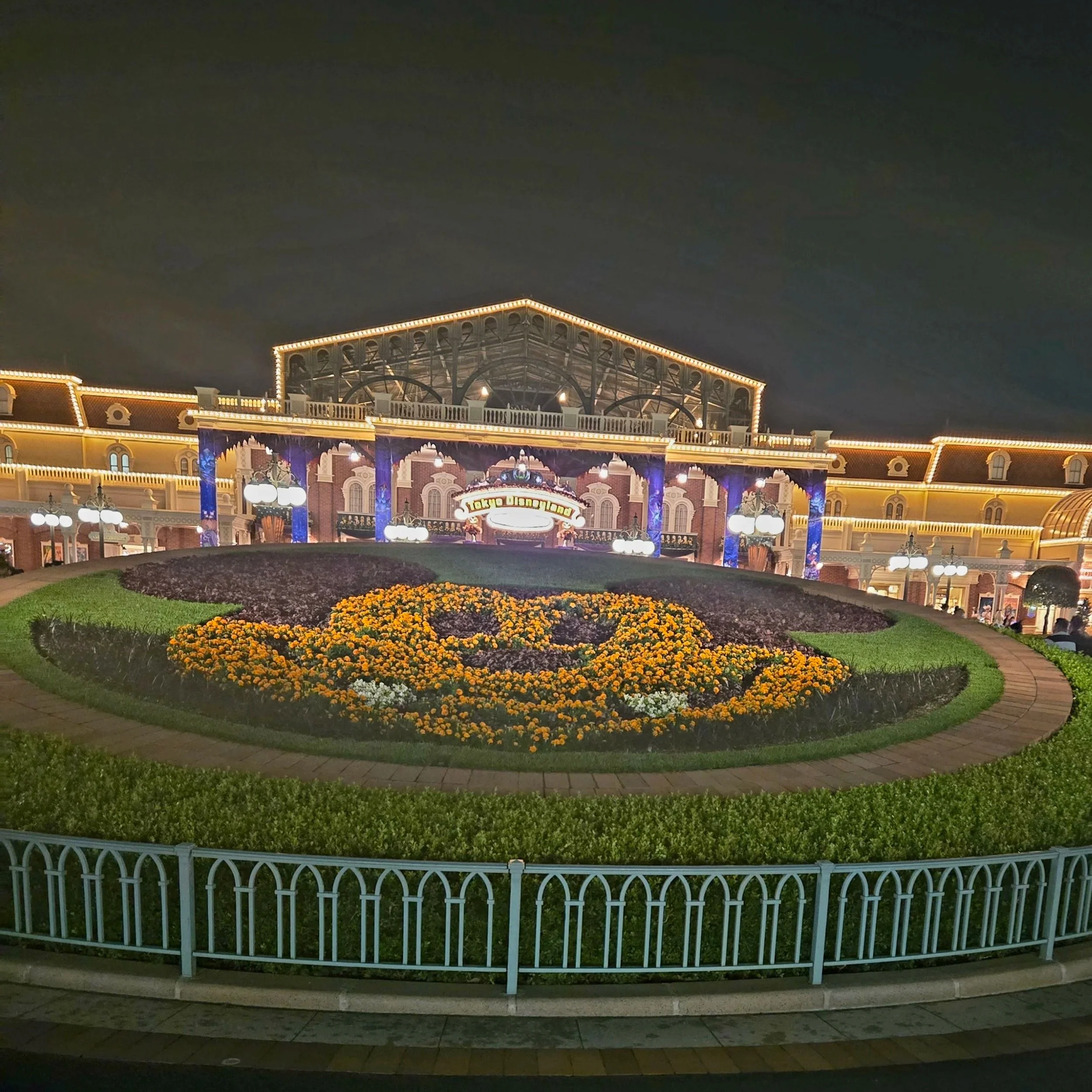 Tokyo-Disney-Halloween.jpg